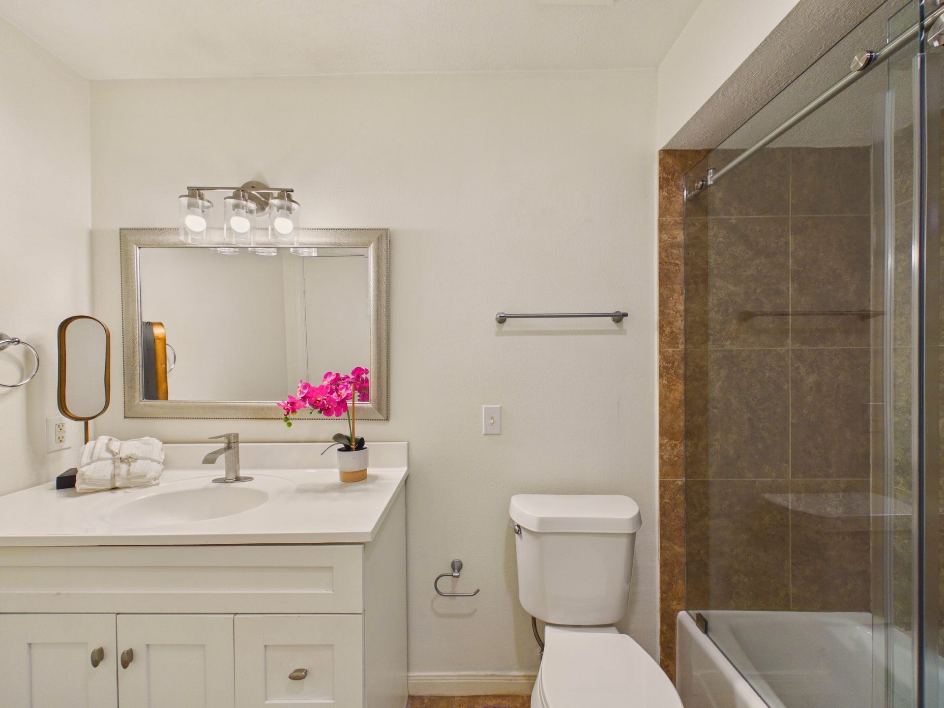 6404 Bayou Glen Road, Houston, TX 77057 6404 Bayou Glen Road, Houston, TX 77057