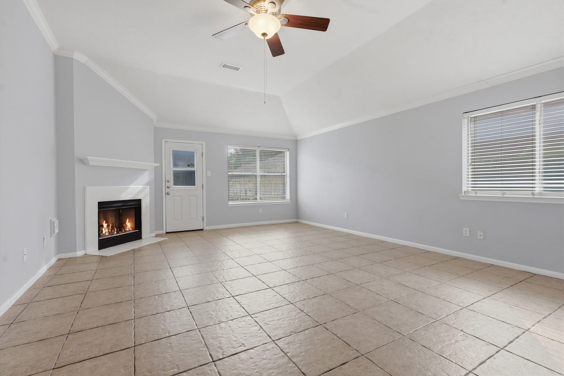 1242 Hunter Wood Drive, League City, TX 77573 Spacious living area with tile flooring, fireplace and plenty of natural light