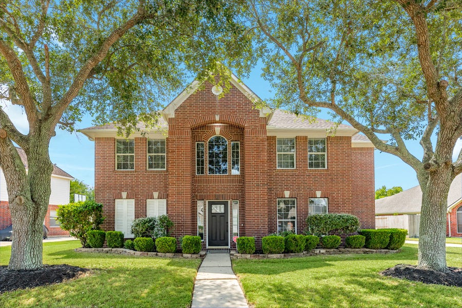 Property photo for 3206 Braesview Drive, Pearland, TX