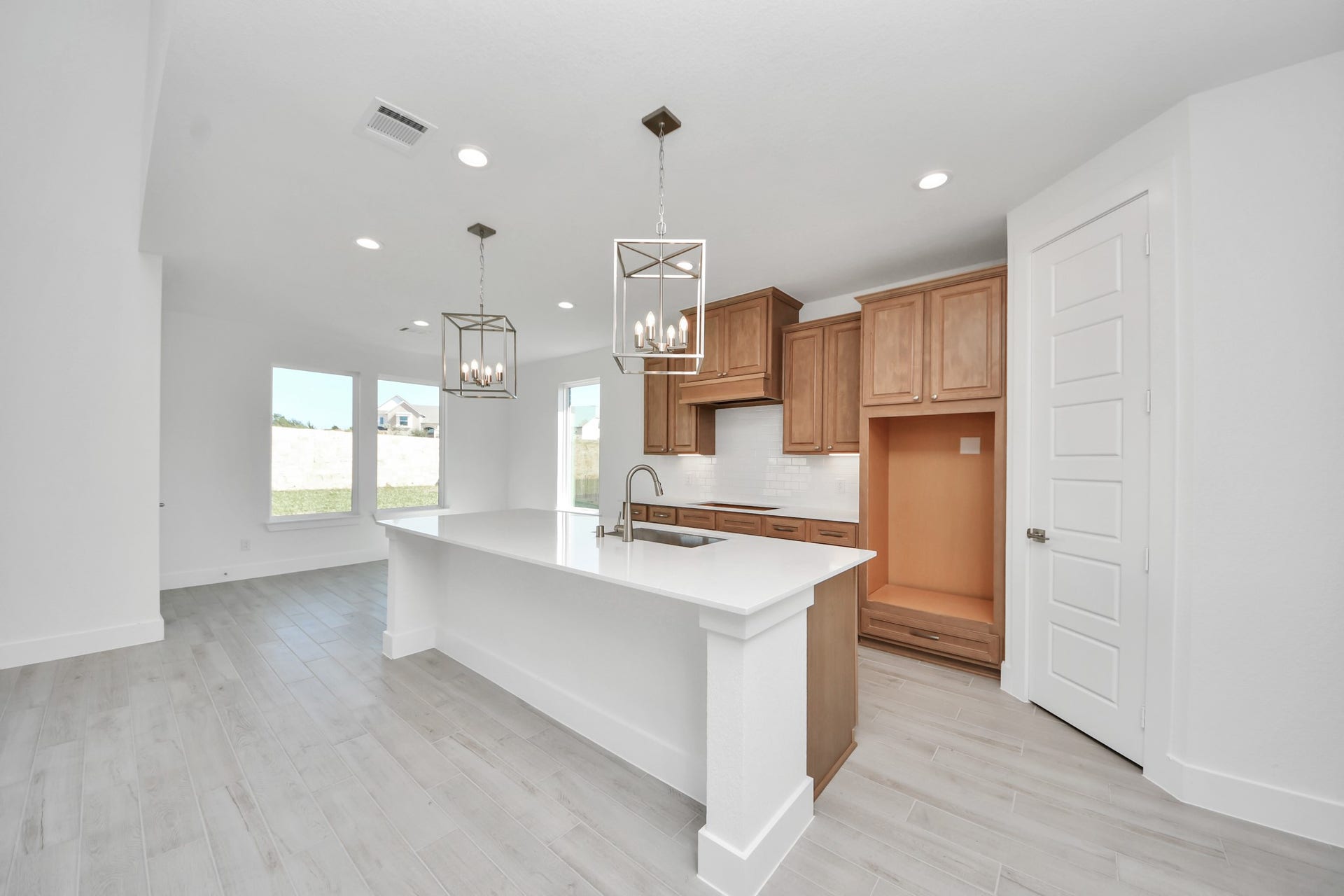 2052 Thimbleberry Lane, Magnolia, TX 77355 The kitchen is a culinary haven, featuring granite countertops, a tile backsplash, stainless steel appliances, 42 upper cabinets, and undercabinet lighting.