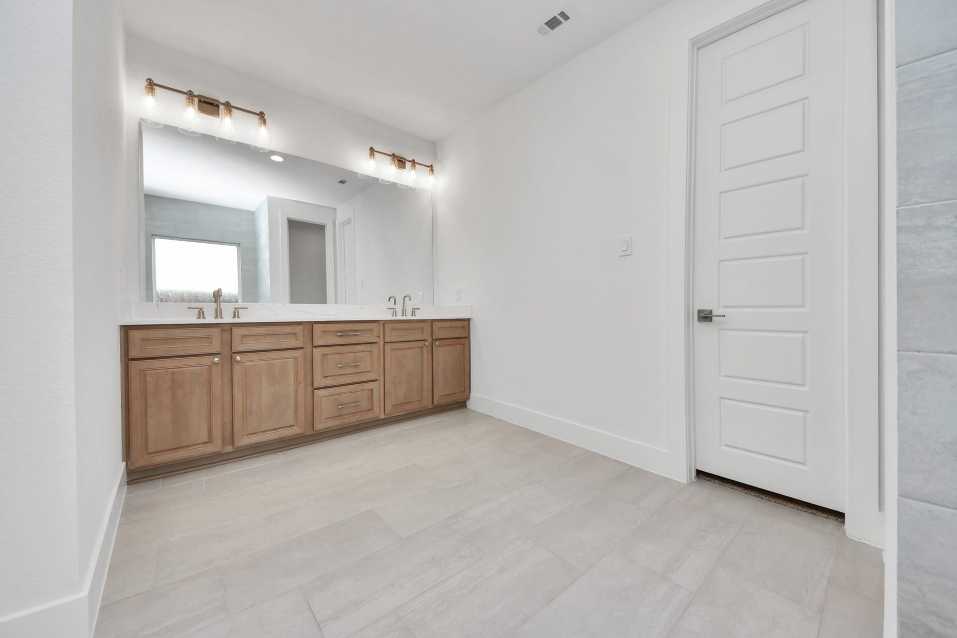 2052 Thimbleberry Lane, Magnolia, TX 77355 Elevate your daily routine at the elegant vanity, now equipped with double sinks, light countertops, modern hardware, and beautiful vanity lights.