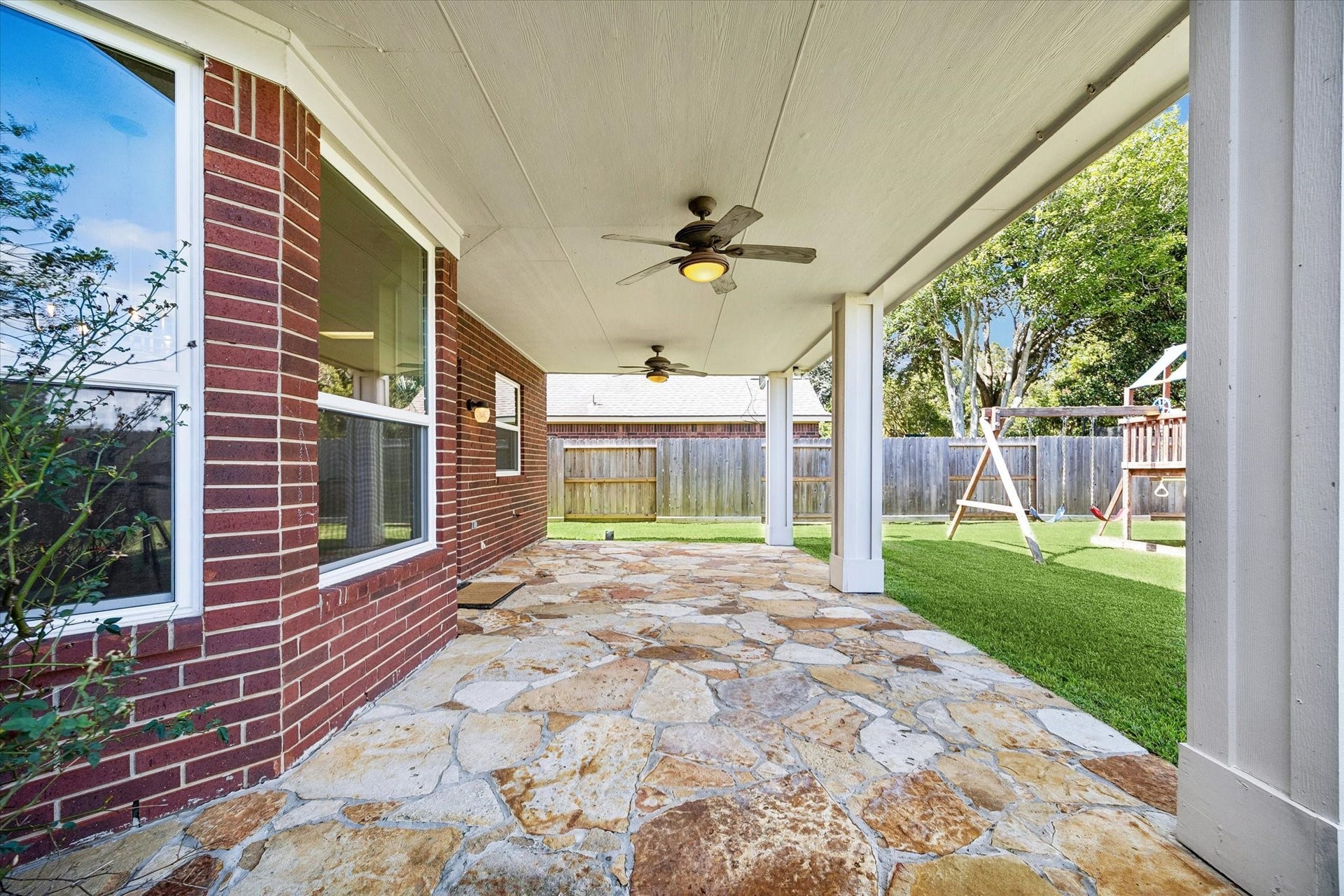 7614 BROKEN OAK LANE, Sugar Land, TX 77479 The extended COVERED PATIO offers space for outdoor dining and a comfortable seating area.