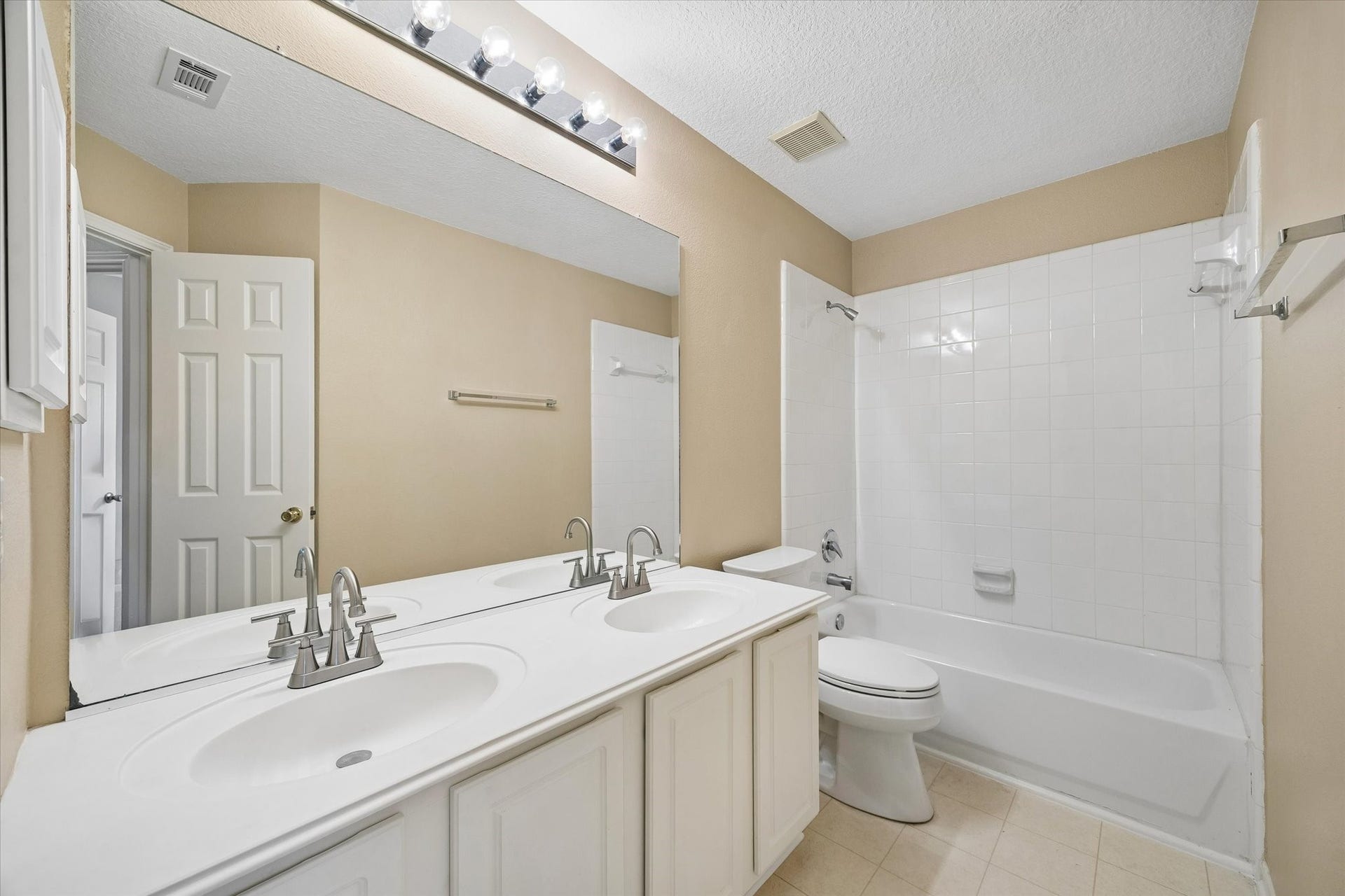 7614 BROKEN OAK LANE, Sugar Land, TX 77479 7614 BROKEN OAK LANE, Sugar Land, TX 77479