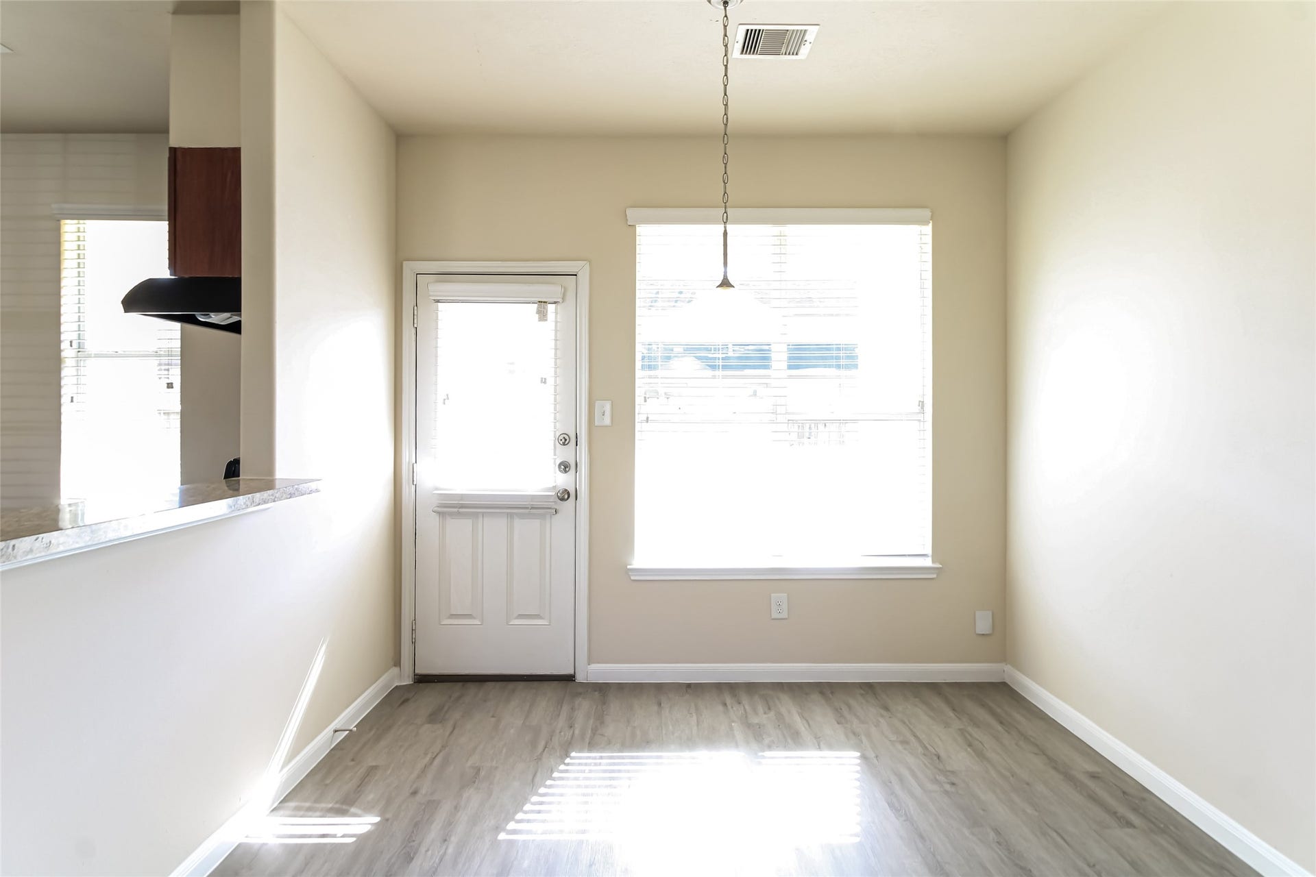 9611 Fabia Court, Houston, TX 77044 Photos may be representative of the floor plan and not the exact home. Finishes, layout, and features of the actual property for lease may vary.