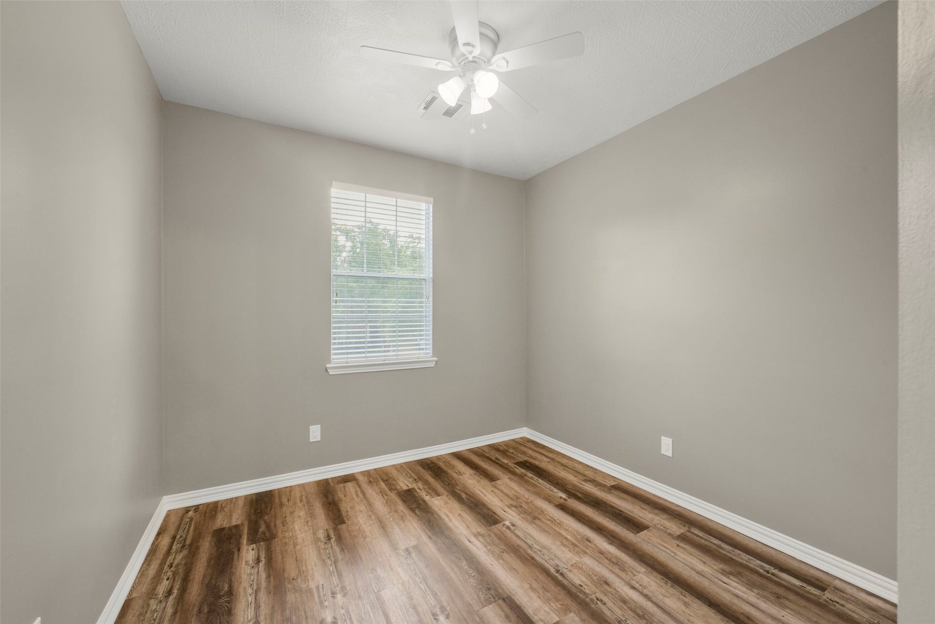 13023 Norstrum Falls Court, Cypress, TX 77429 Another bright and roomy upstairs secondary bedroom offers a comfortable and private retreat for family or guests.