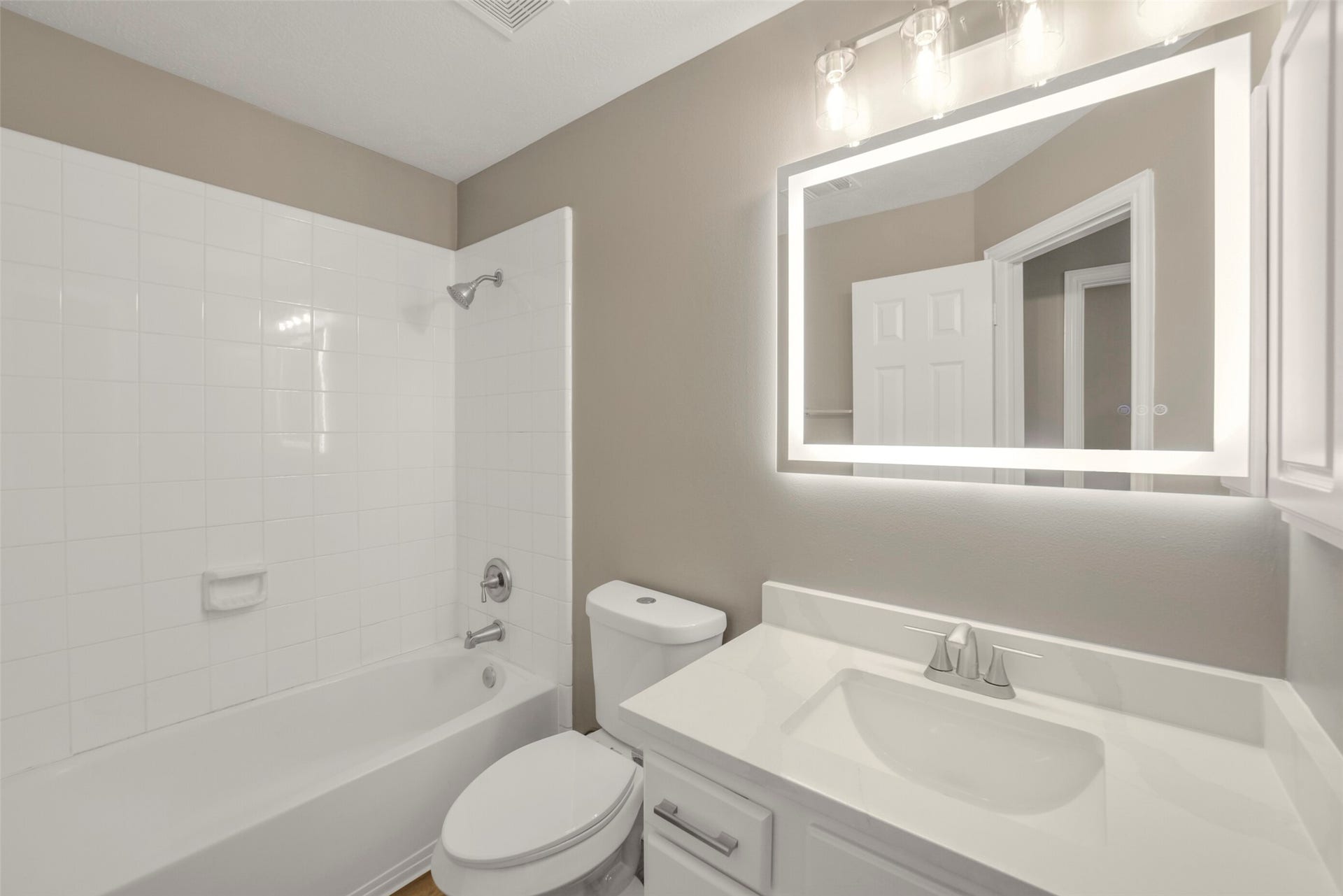 13023 Norstrum Falls Court, Cypress, TX 77429 The well-appointed upstairs full bath is perfectly positioned to serve the secondary bedrooms and guests alike.