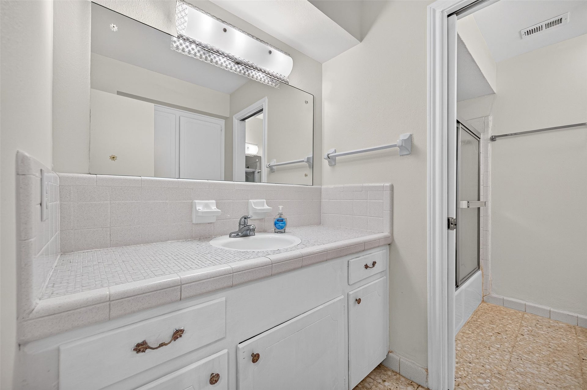 25702 Timber Lakes Drive, Spring, TX 77380 Main Bath