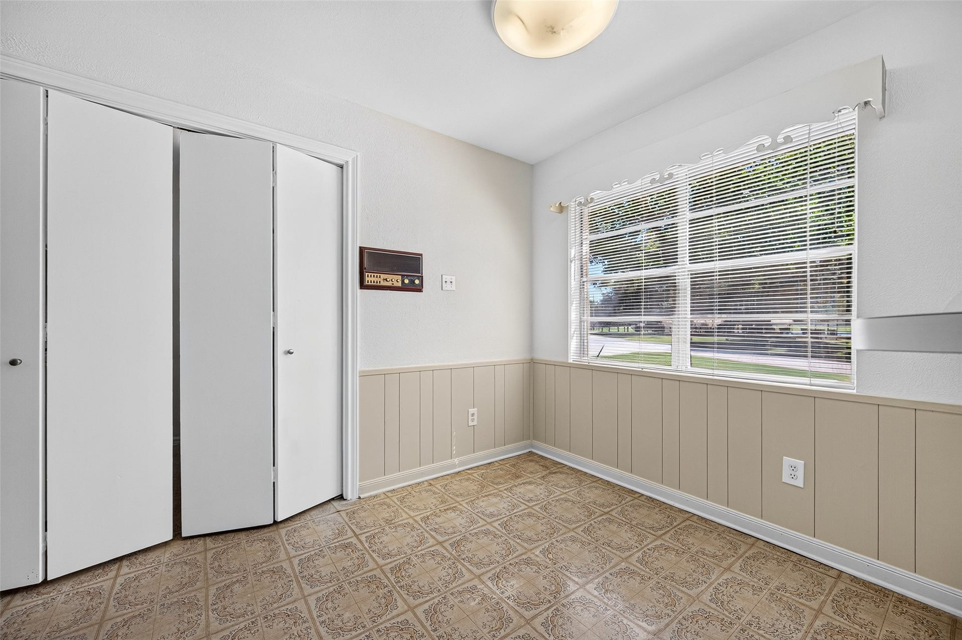 25702 Timber Lakes Drive, Spring, TX 77380 Breakfast Nook