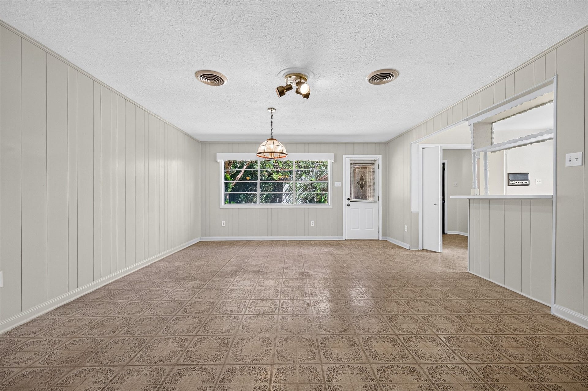 25702 Timber Lakes Drive, Spring, TX 77380 Family Room