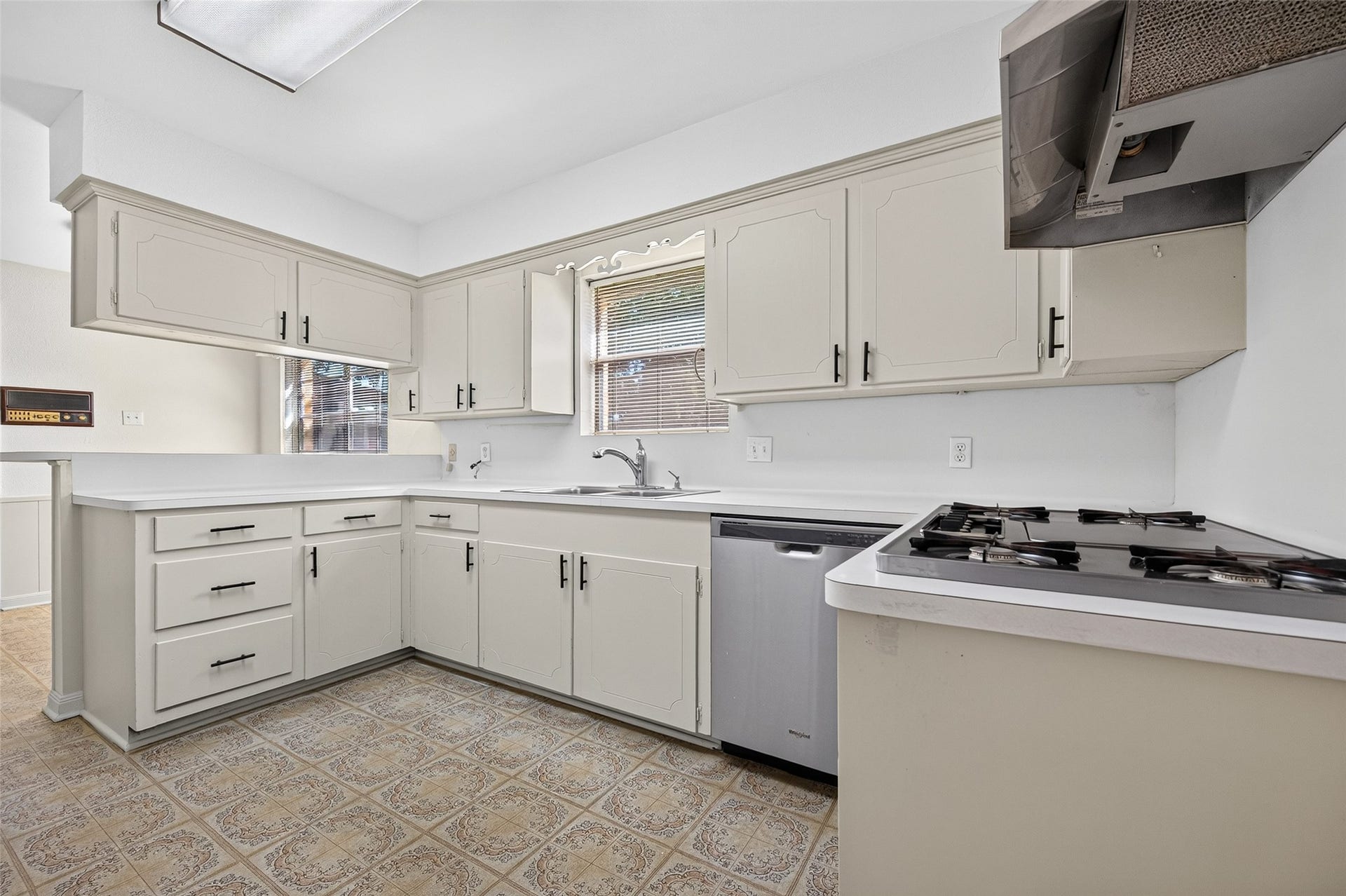 25702 Timber Lakes Drive, Spring, TX 77380 Kitchen