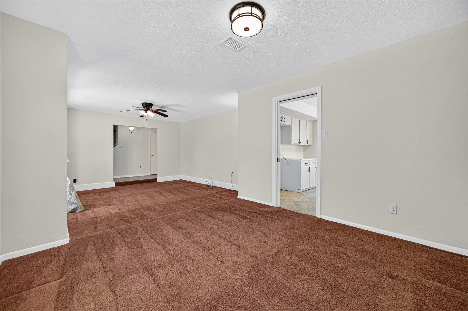 25702 Timber Lakes Drive, Spring, TX 77380 Living Room