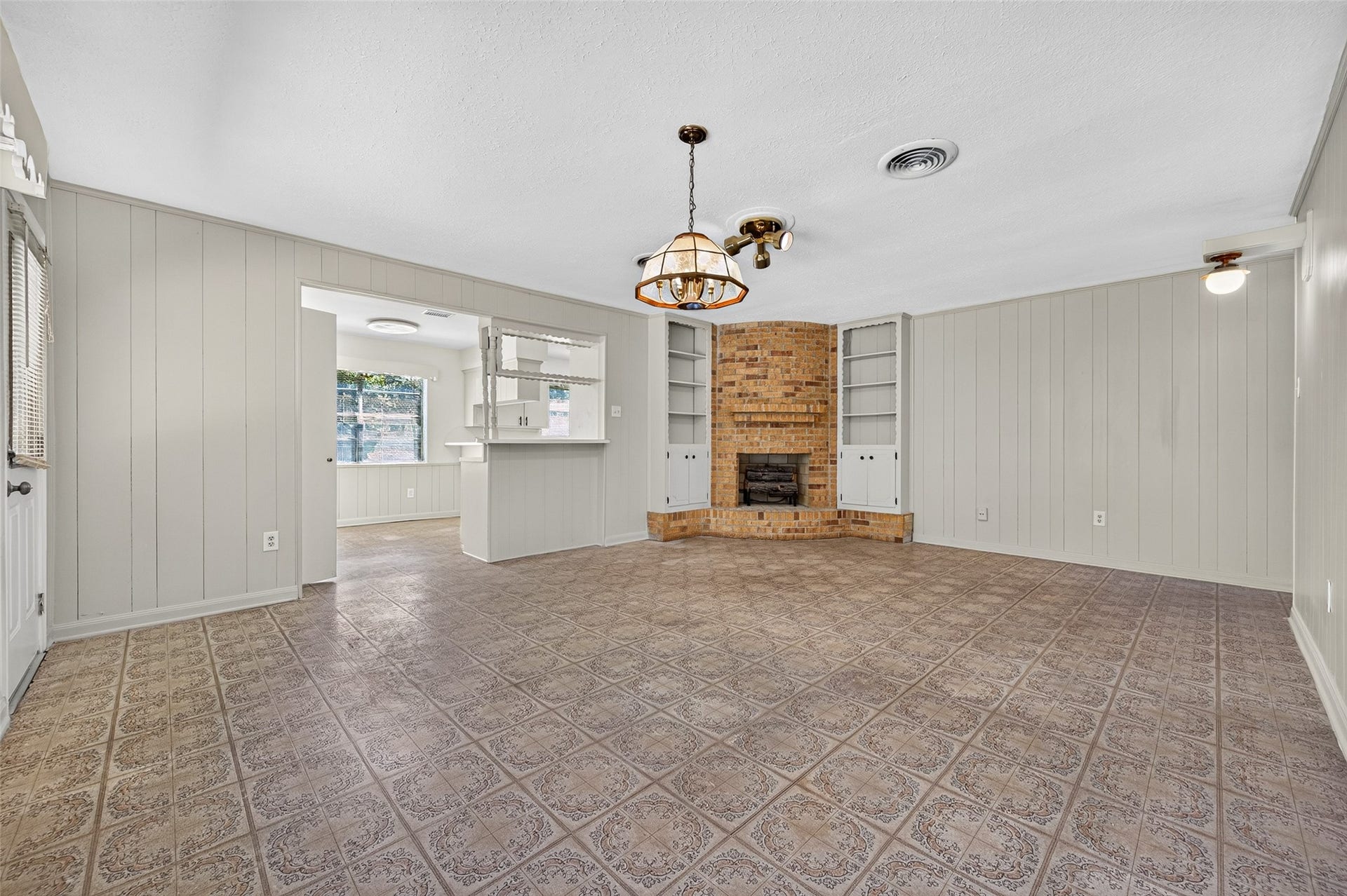 25702 Timber Lakes Drive, Spring, TX 77380 Family Room