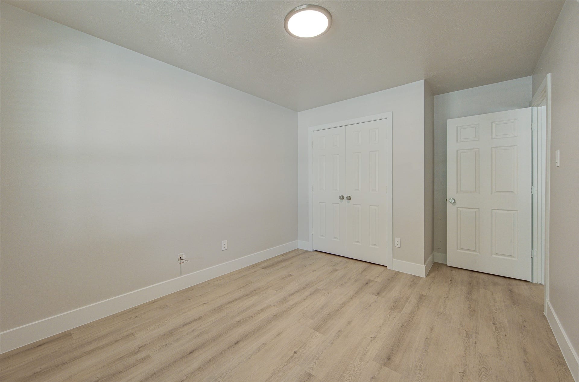 4931 Lake Catherine Court, Richmond, TX 77407 Generous closet space and clean, modern finishes make this bedroom move-in ready and easy to personalize for any stage of life