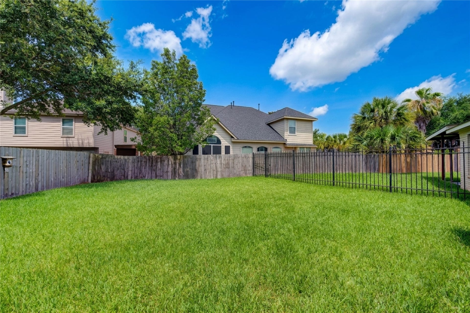 4931 Lake Catherine Court, Richmond, TX 77407 A generous backyard with an additional fenced section providing versatile outdoor spaces with endless possibilities for relaxation, play or future enhancements