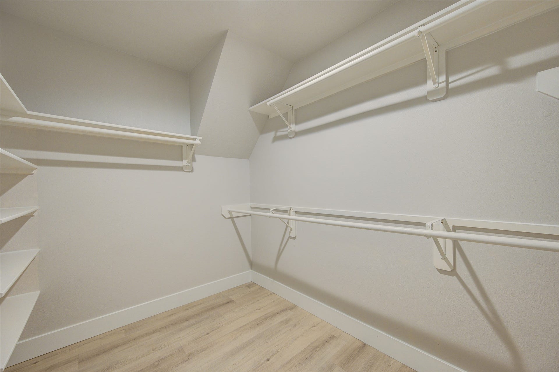 4931 Lake Catherine Court, Richmond, TX 77407 Generously sized walk-in closet, accessible from primary bath.