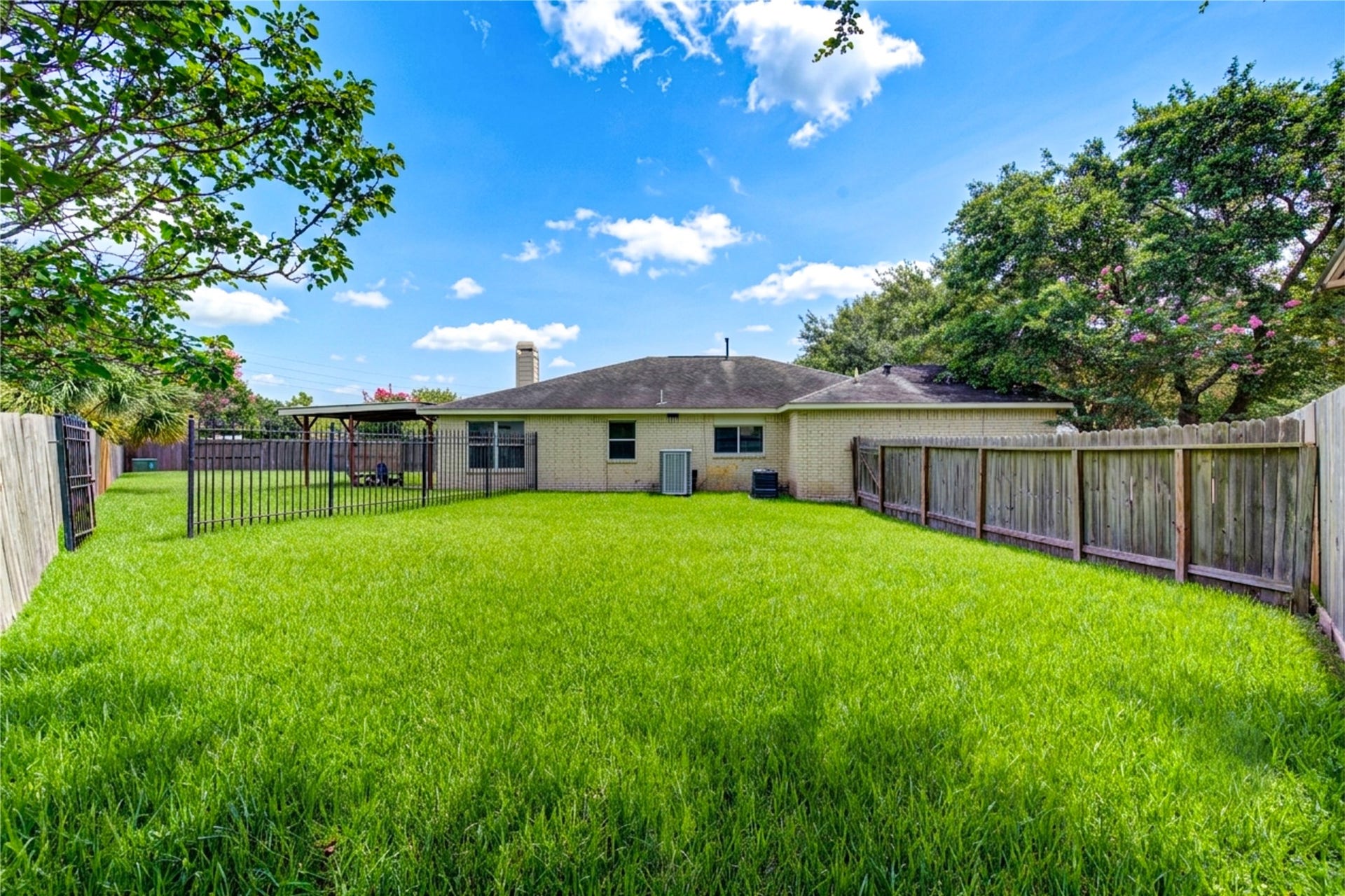 4931 Lake Catherine Court, Richmond, TX 77407 Come outside to an expansive fully fenced backyard offering plenty of room for a future pool, outdoor entertaining, gardening and complete with a covered patio and mature landscaping
