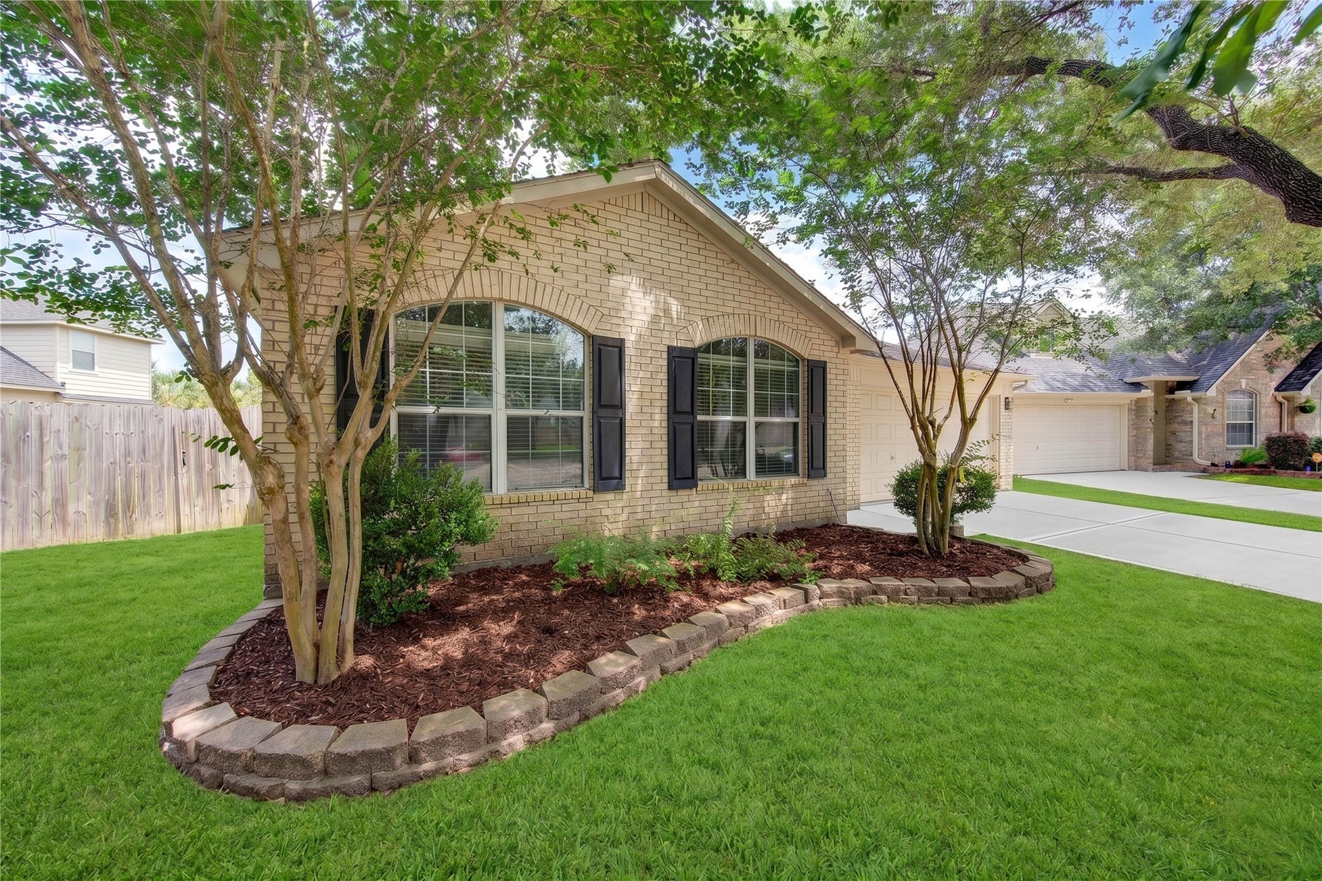 4931 Lake Catherine Court, Richmond, TX 77407 Beautiful curb appeal welcomes you home with mature landscaping, classic brick exterior and a spacious two-car garage, all situated on an oversized cul-de-sac lot in the desirable Waterside Village community