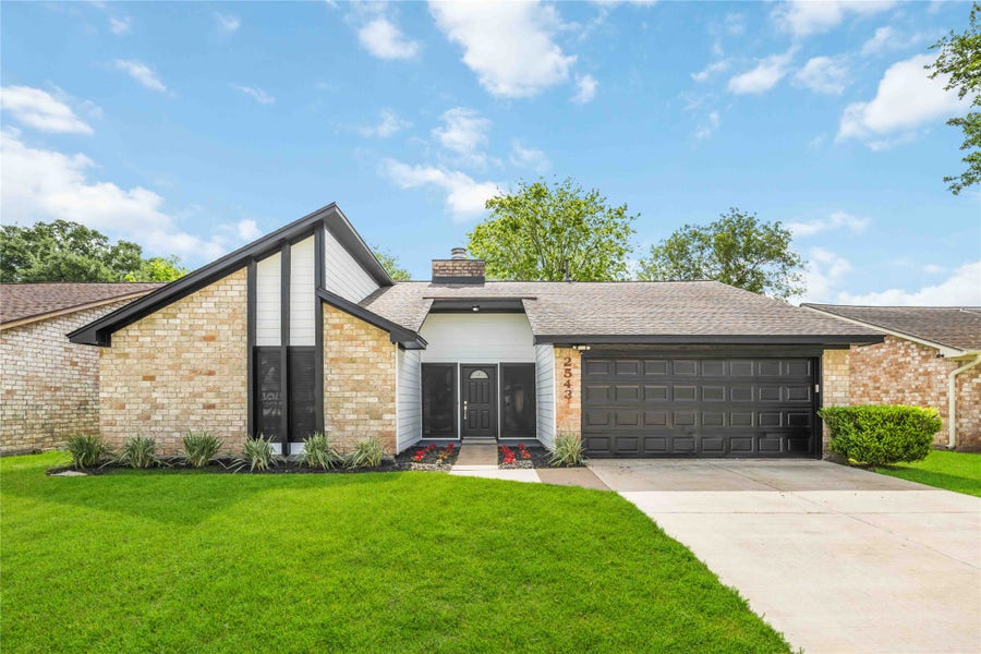 Property photo for 2543 Sage Brush Lane, Sugar Land, TX