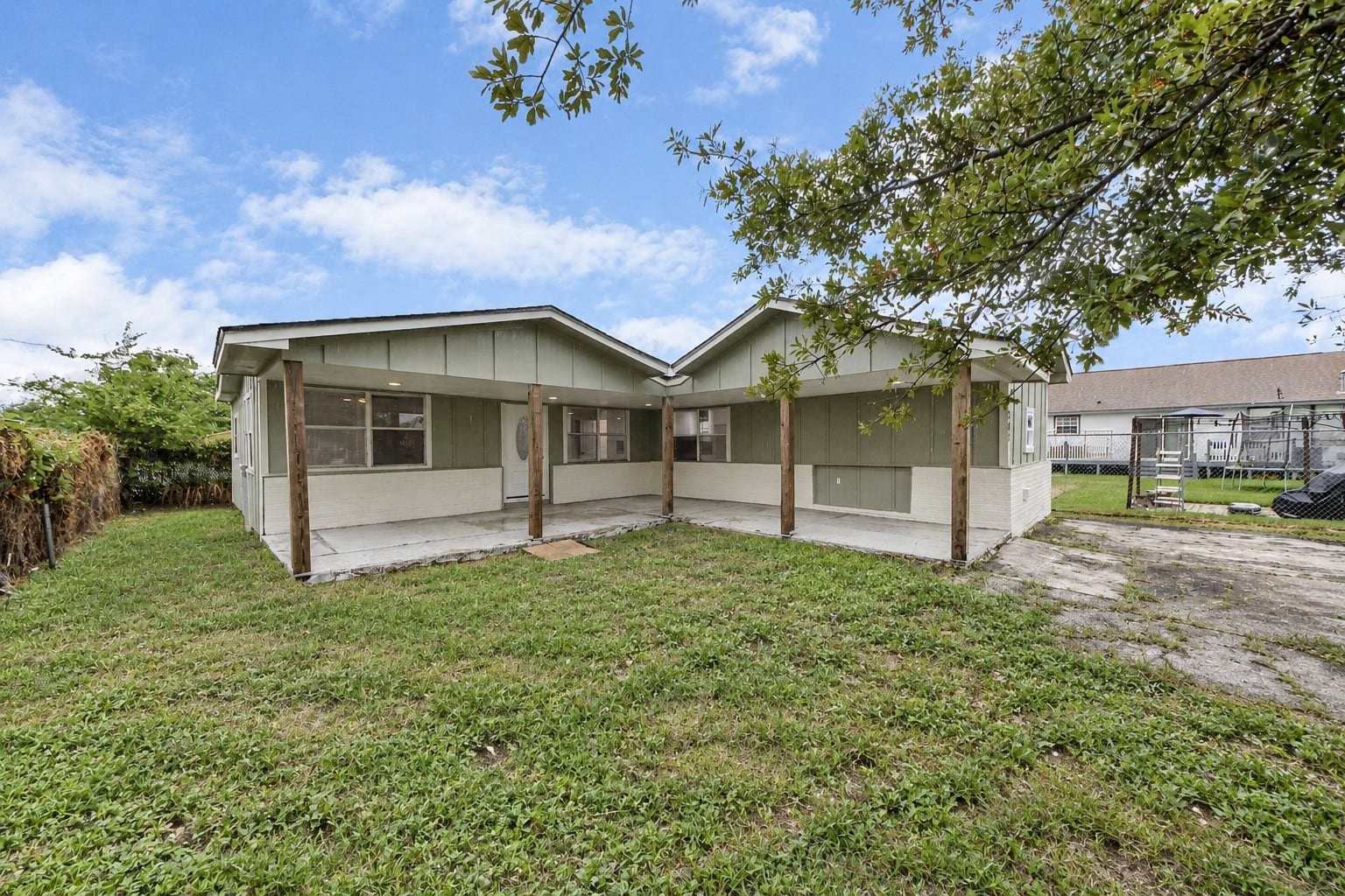 207 E Defee Avenue, Baytown, TX 77520
