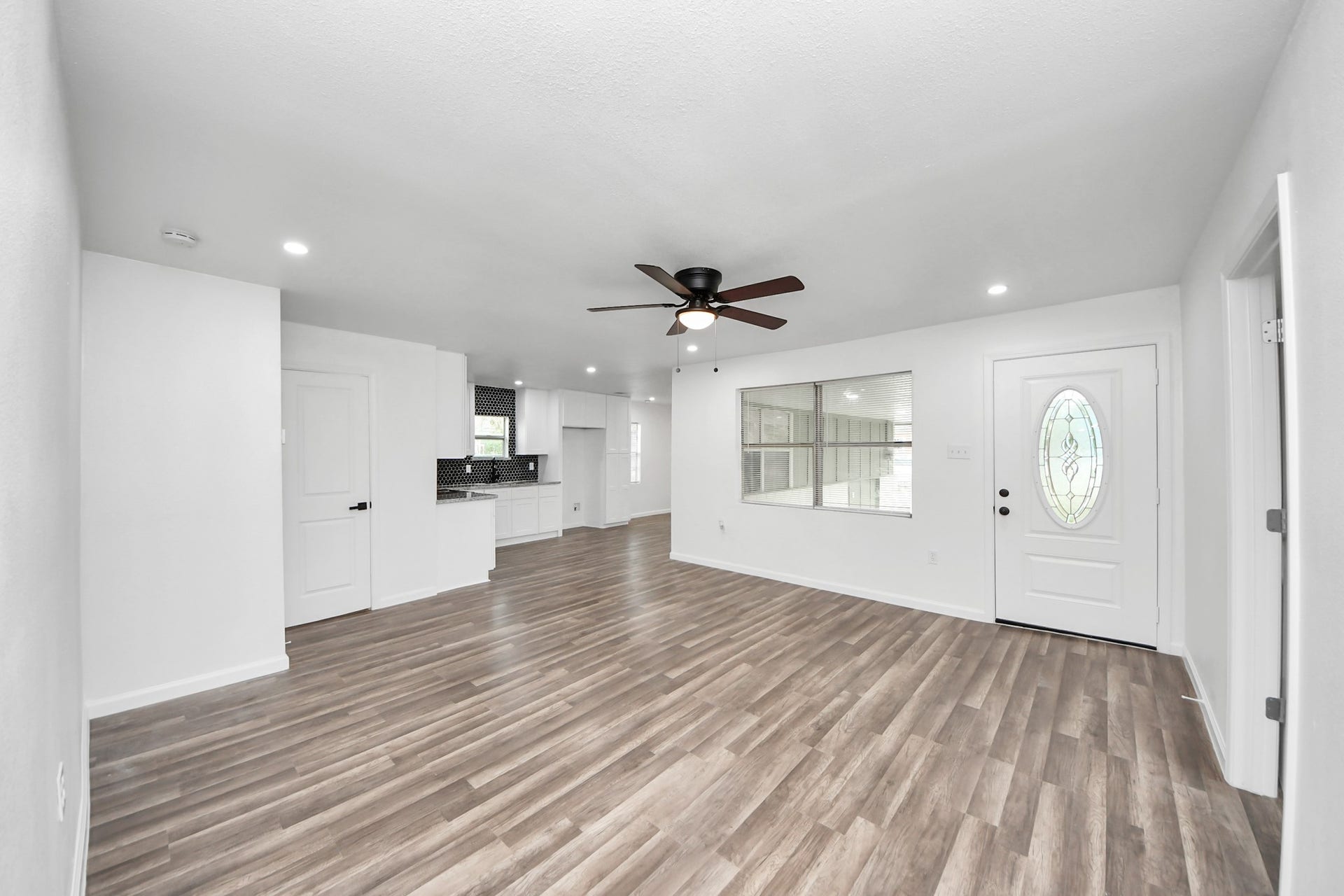207 E Defee Avenue, Baytown, TX 77520