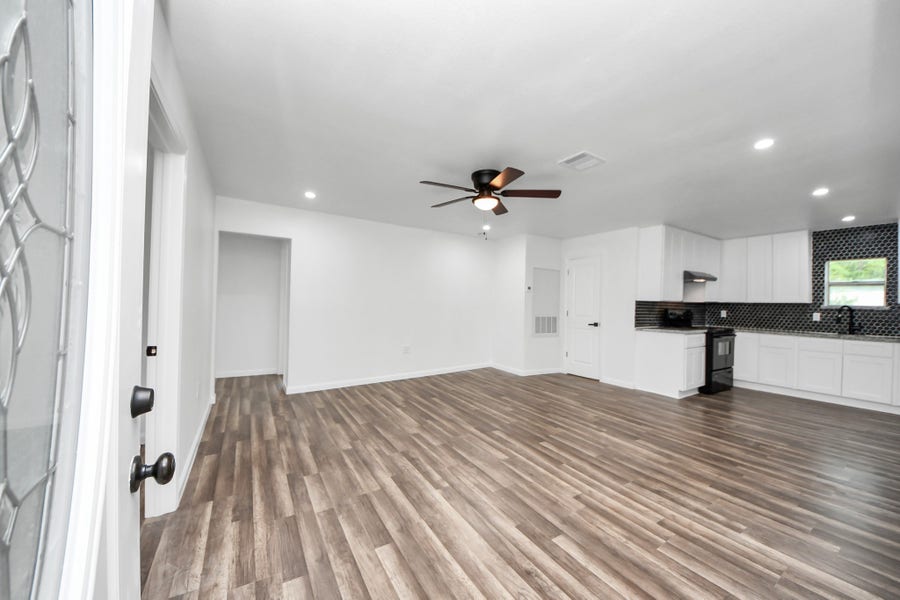 Property photo for 207 E Defee Avenue, Baytown, TX