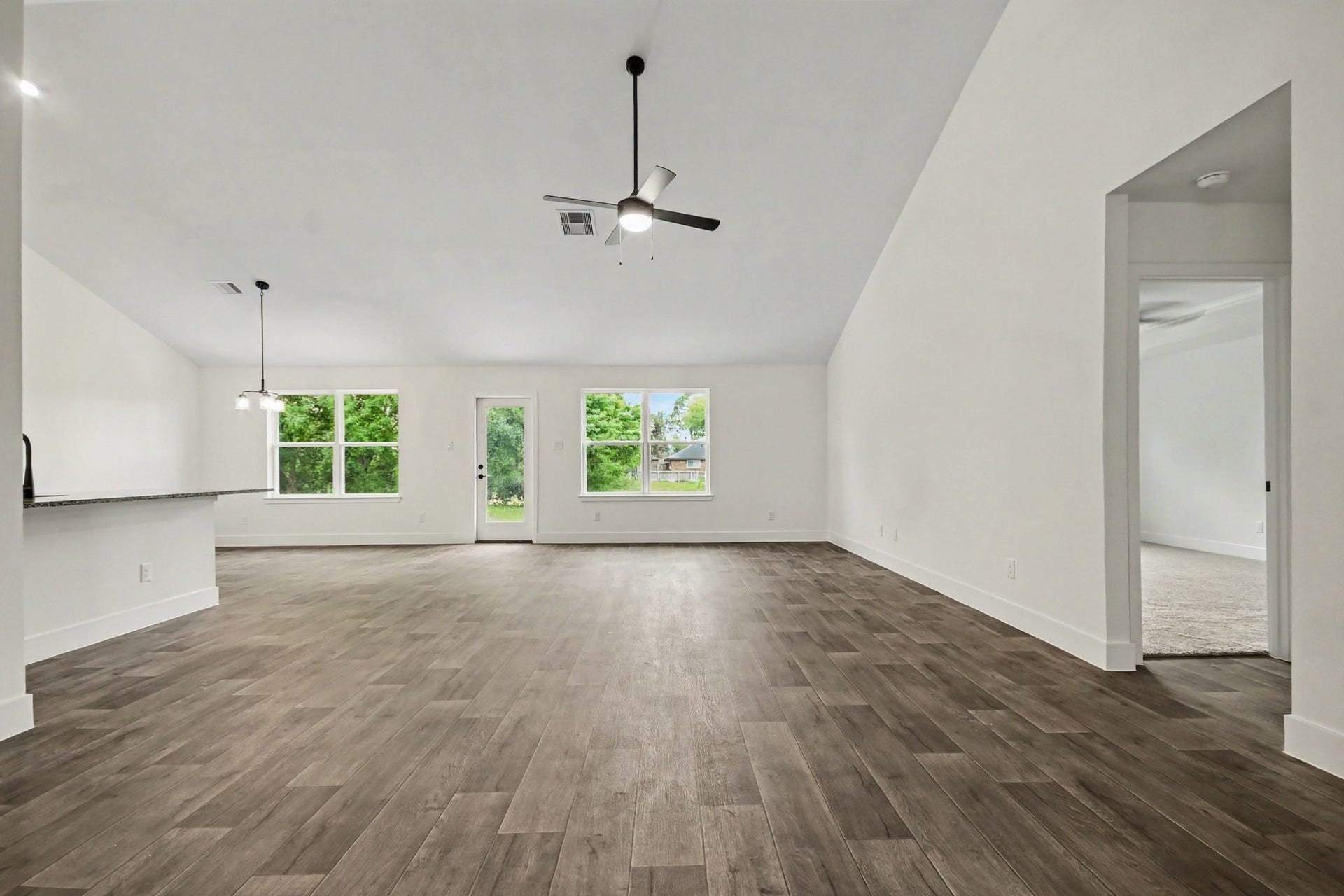 2 Keystone Court, Angleton, TX 77515