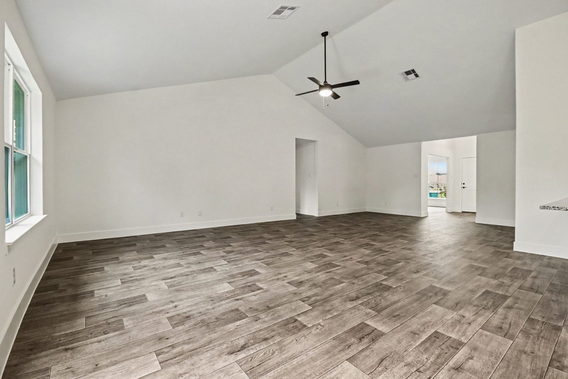 2 Keystone Court, Angleton, TX 77515