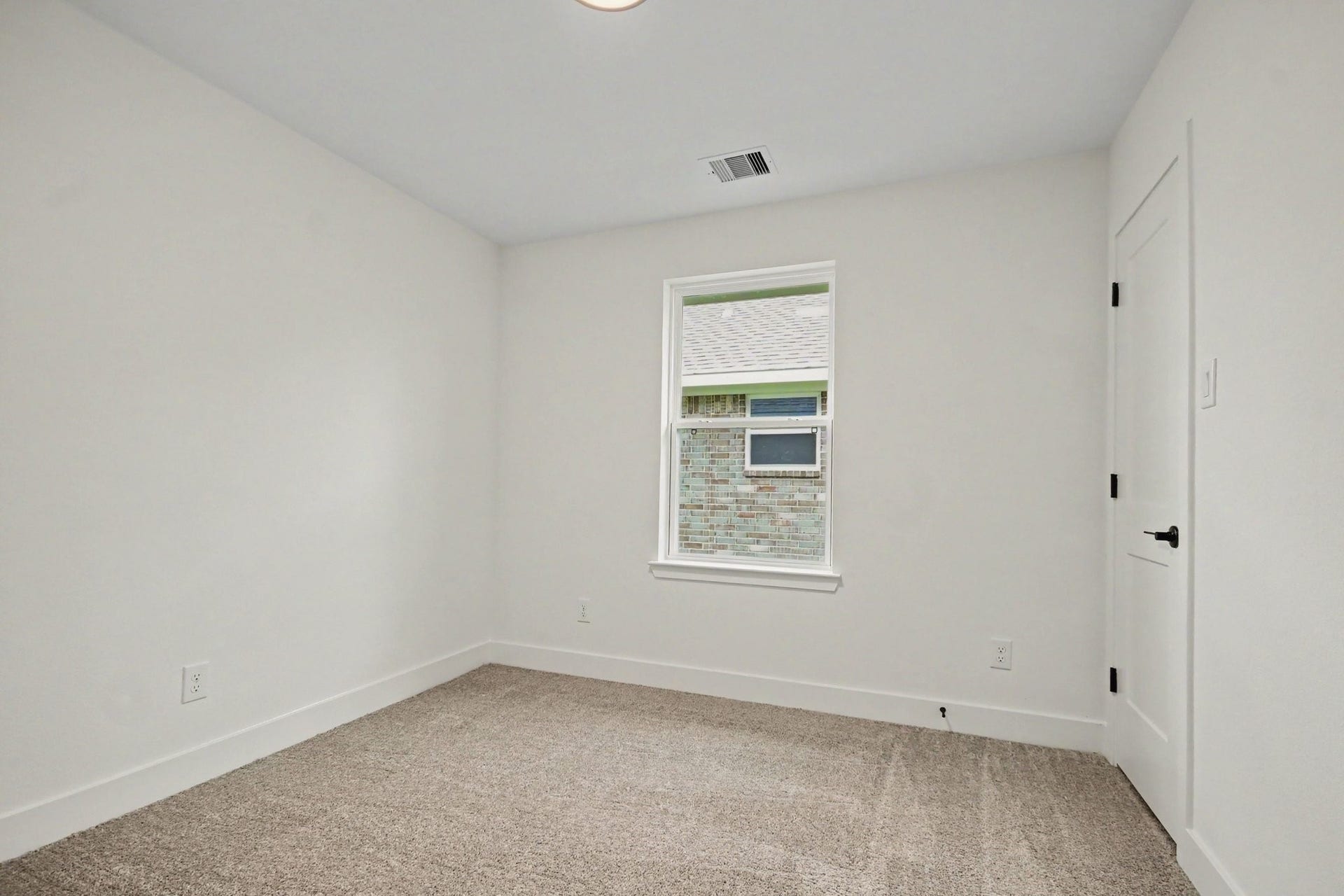 2 Keystone Court, Angleton, TX 77515