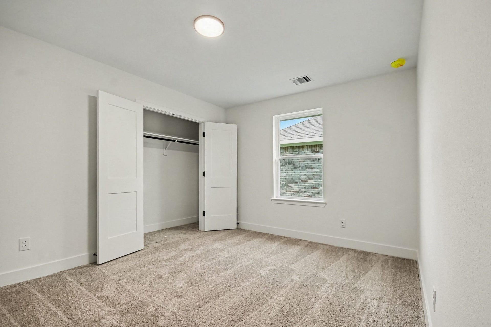 2 Keystone Court, Angleton, TX 77515