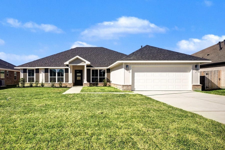 Property photo for 2 Keystone Court, Angleton, TX