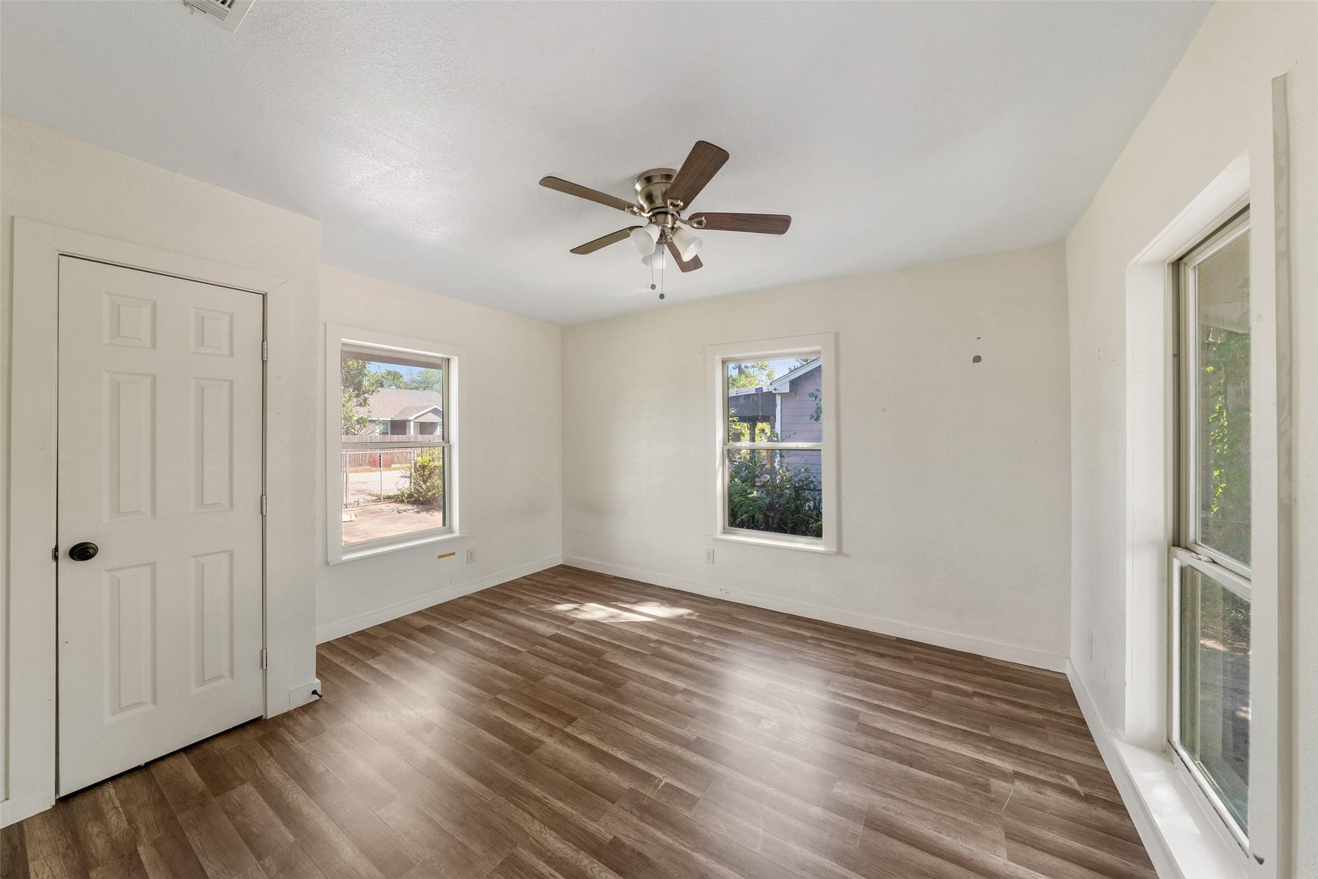 1920 Spence Street, Houston, TX 77093 1920 Spence Street, Houston, TX 77093
