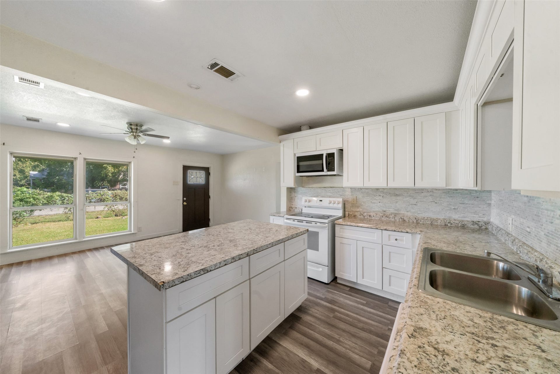 1920 Spence Street, Houston, TX 77093 1920 Spence Street, Houston, TX 77093