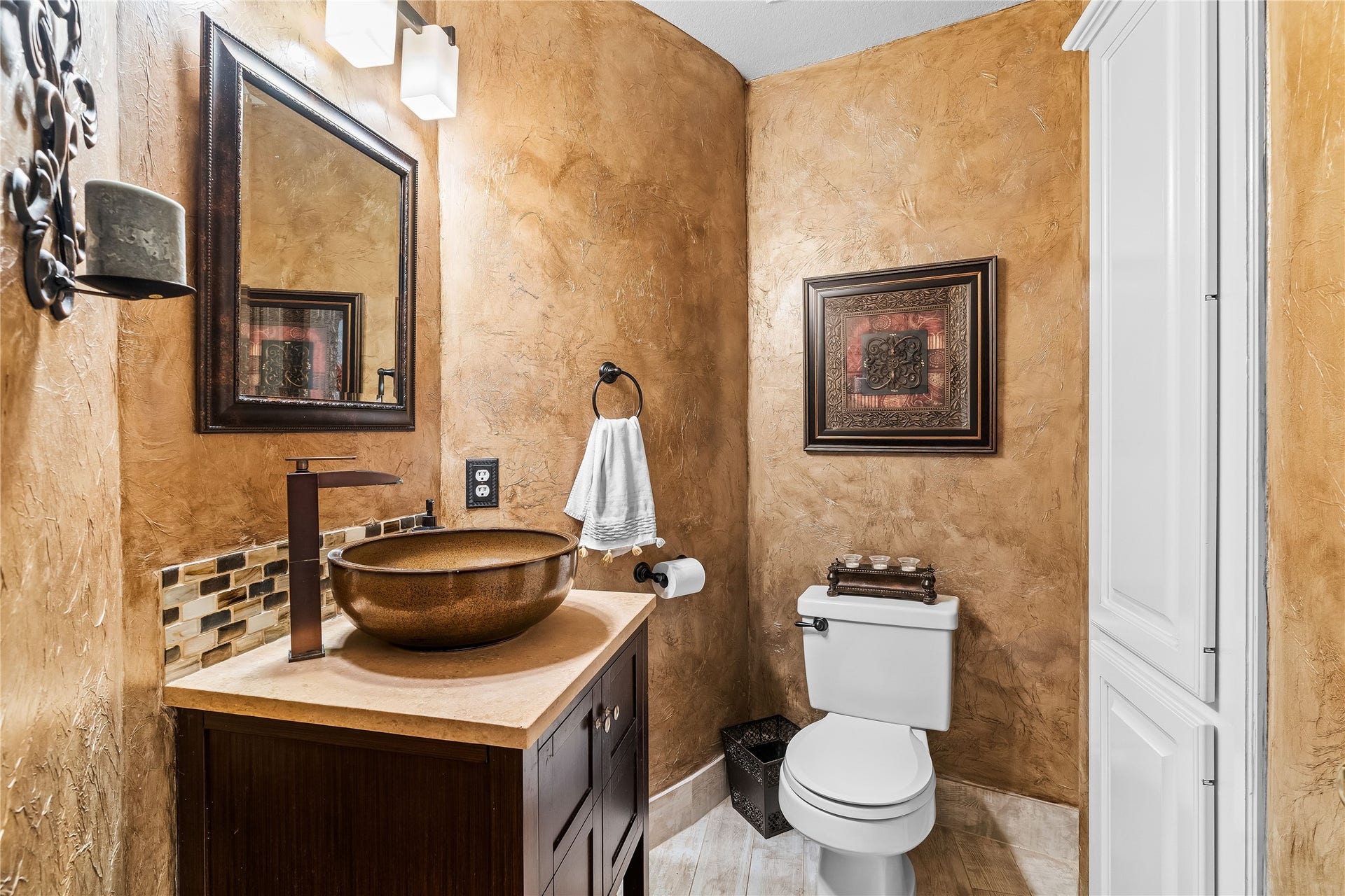 7914 Chianti Court, Sugar Land, TX 77479 Stylish half bath includes a vessel sink, custom vanity, and decorative finishes for a distinctive touch.