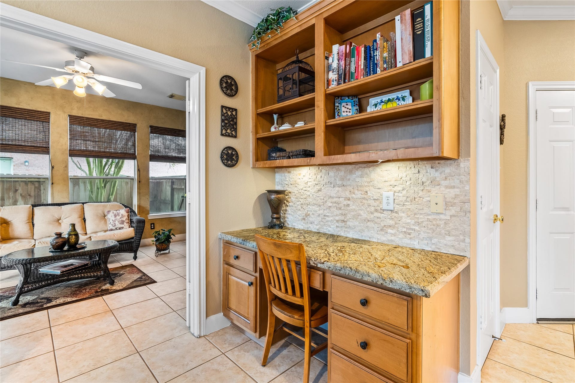 7914 Chianti Court, Sugar Land, TX 77479 Functional desk area seamlessly connects to the sunroom and kitchen, providing an efficient and well-integrated work or organization space.