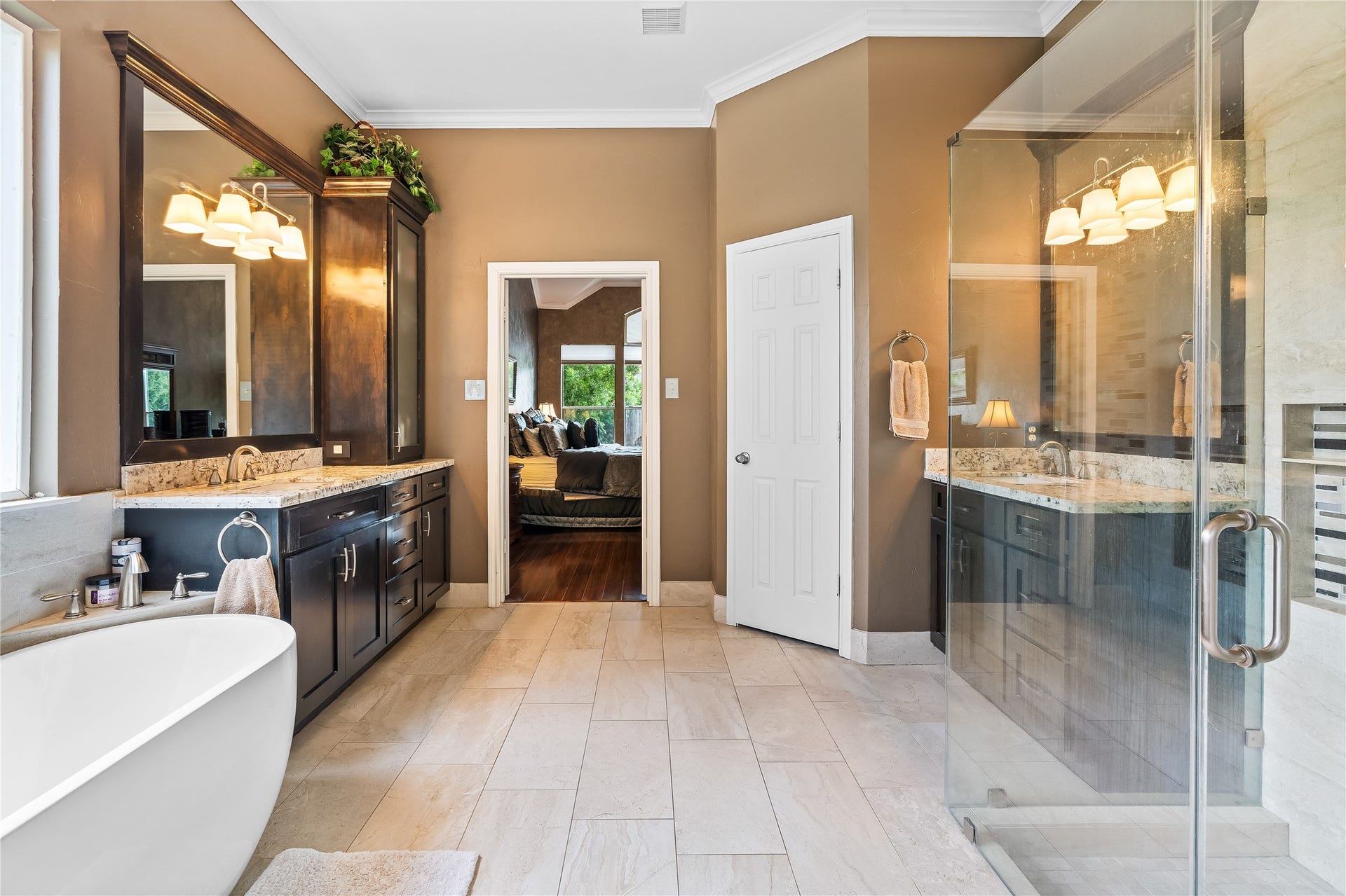 7914 Chianti Court, Sugar Land, TX 77479 Well-appointed bath offers generous counter space, abundant cabinetry, and a functional layout designed for everyday comfort.