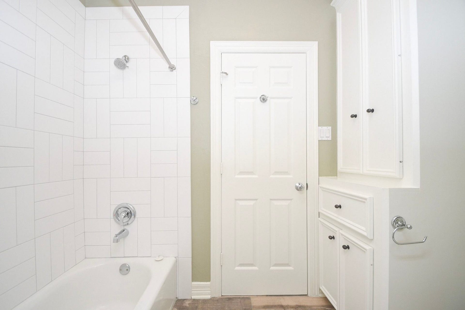 5206 Cedar Bend Creek, Houston, TX 77041 Full Bathroom - Beautifully renovated space featuring high-end modern fixtures, a sleek floating vanity with quartz countertops, and a spacious walk-in shower with designer tile work!