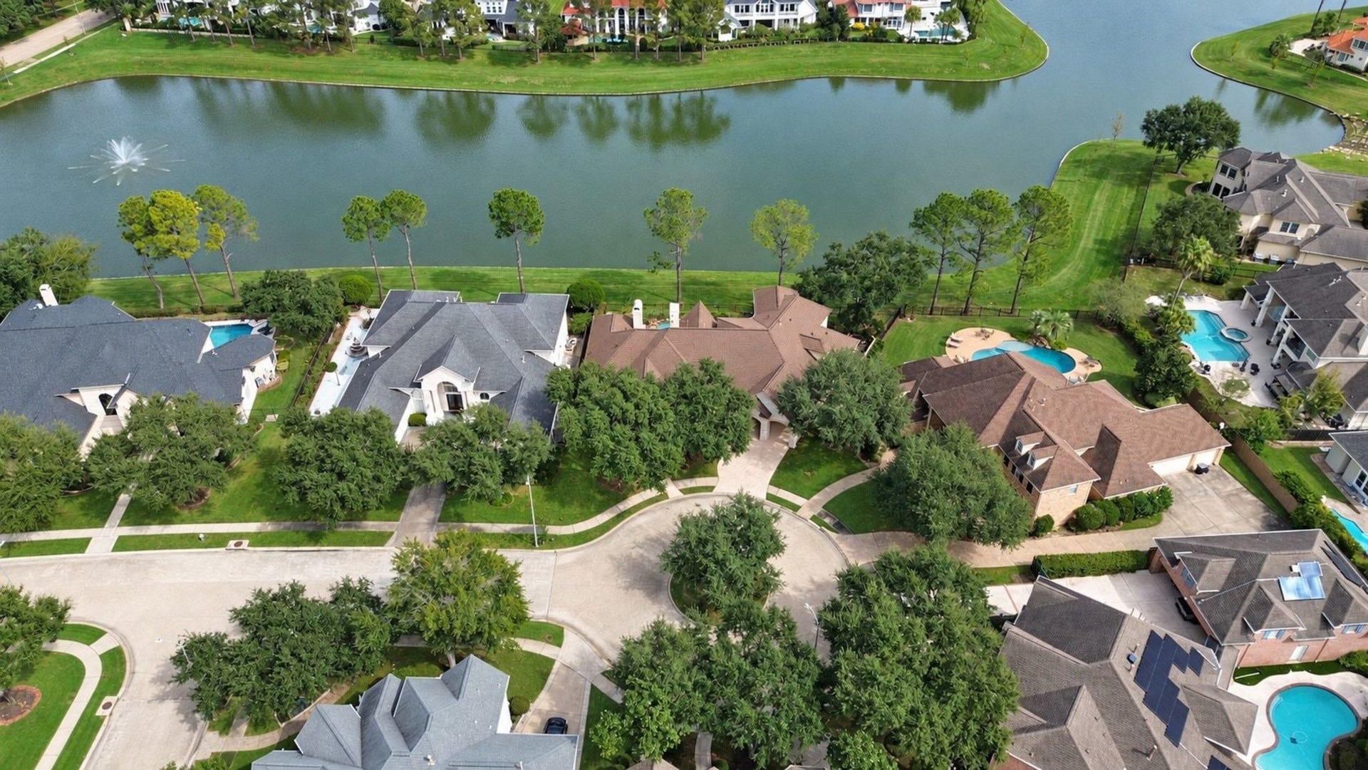 5206 Cedar Bend Creek, Houston, TX 77041 Stunning aerial perspective capturing the expansive, serene lake and the charming surrounding neighborhood, offering a perfect blend of natural beauty and an enviable lifestyle location!