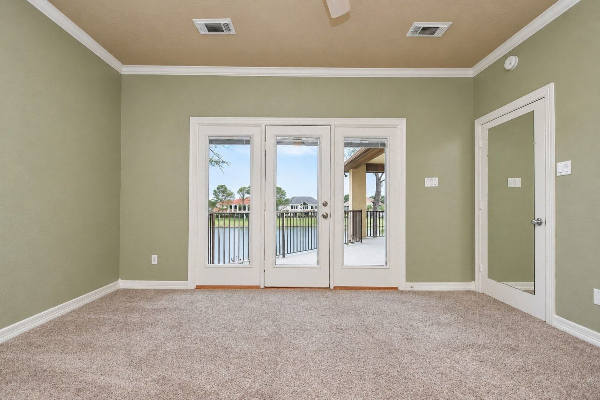 5206 Cedar Bend Creek, Houston, TX 77041 Located on the second level, this spacious upstairs bedroom offers a serene retreat enhanced by expansive, unobstructed panoramic windows that showcase stunning views of the surrounding landscape, perfectly capturing the natural light and scenic beauty of the area!