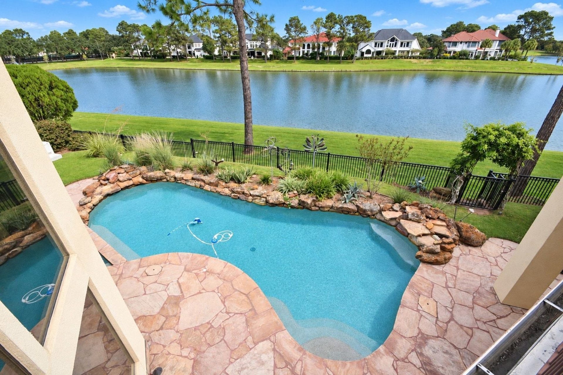 5206 Cedar Bend Creek, Houston, TX 77041 Experience ultimate relaxation on this private upstairs patio, which offers an expansive, breathtaking panoramic view that captures the beauty of the surrounding landscape perfectly. Whether you are enjoying your morning coffee or hosting an evening gathering, this elevated outdoor space serves as a stunning vantage point and a standout feature of the home, providing a serene retreat that truly enhances the propertys overall appeal to potential buyers!