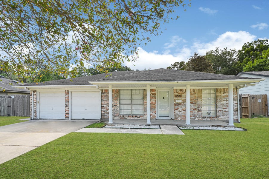 Property photo for 1501 Greenwood Dr, Baytown, TX
