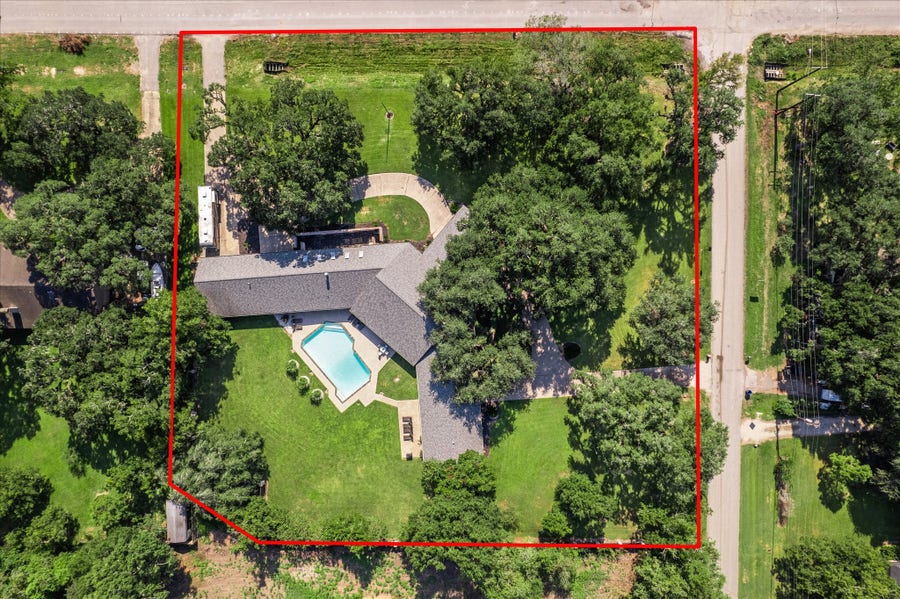 Property photo for 1717 S Columbia Drive, West Columbia, TX