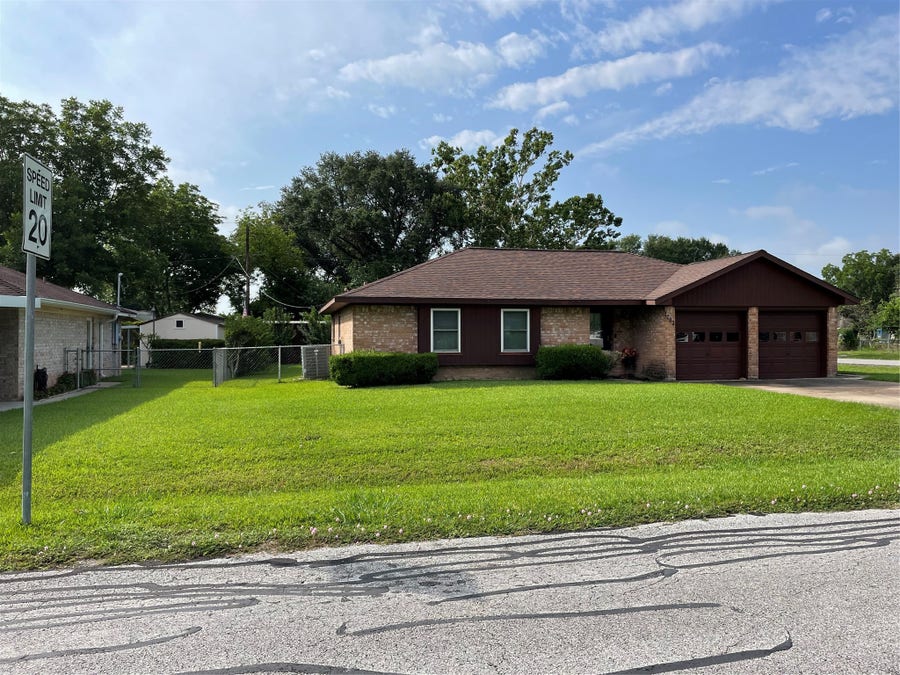 Property photo for 1733 Brumbelow Street, Rosenberg, TX