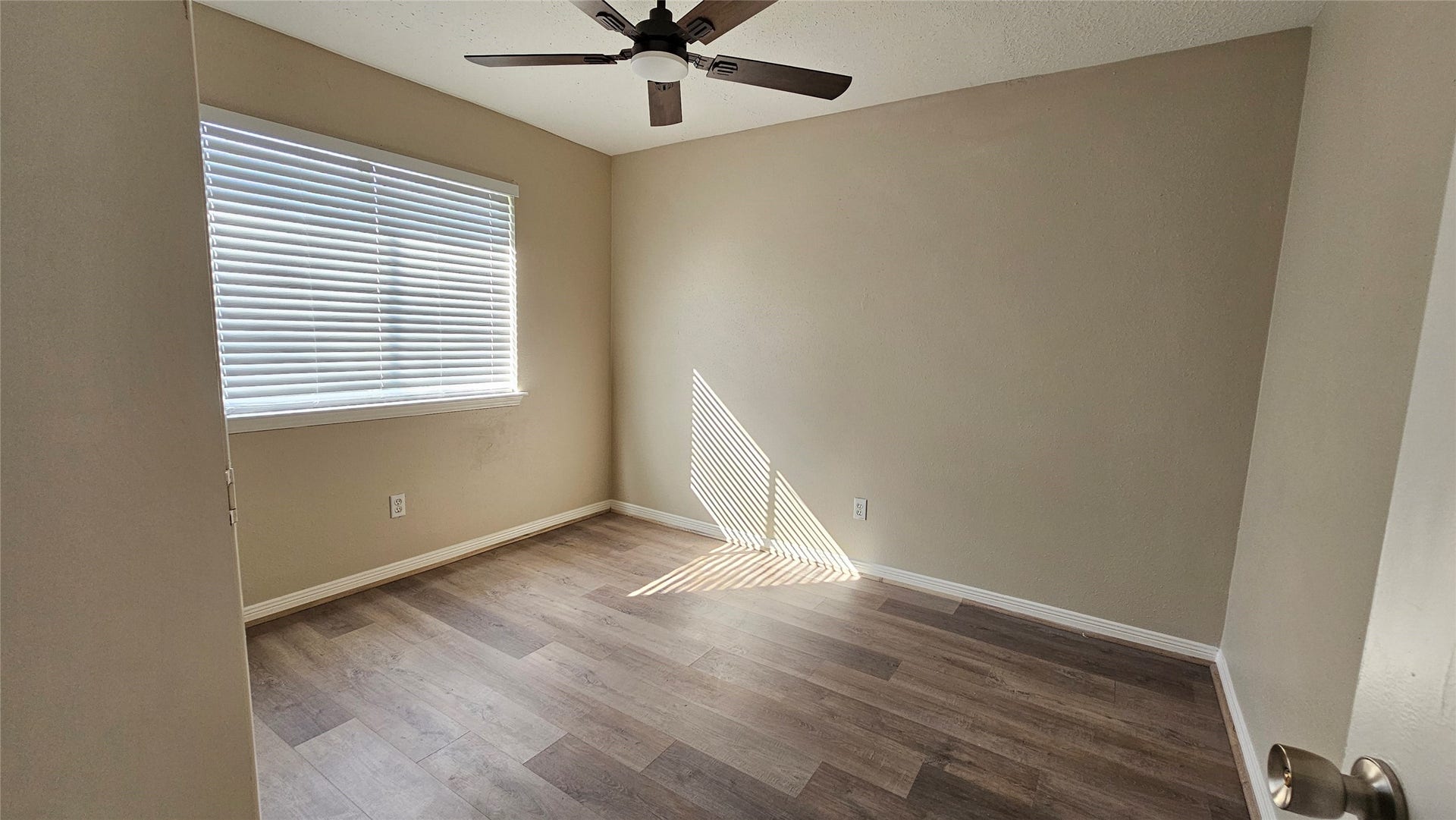 7811 Chinon Circle, Houston, TX 77071