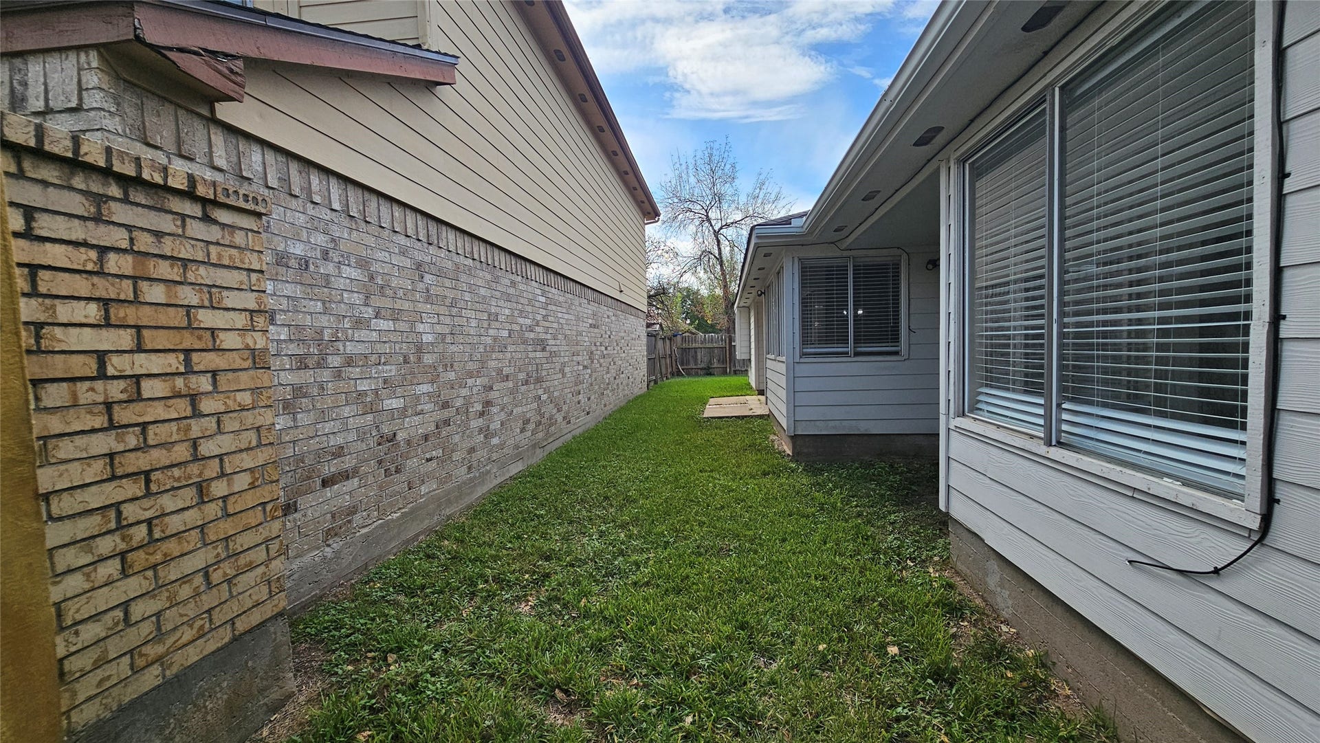 7811 Chinon Circle, Houston, TX 77071