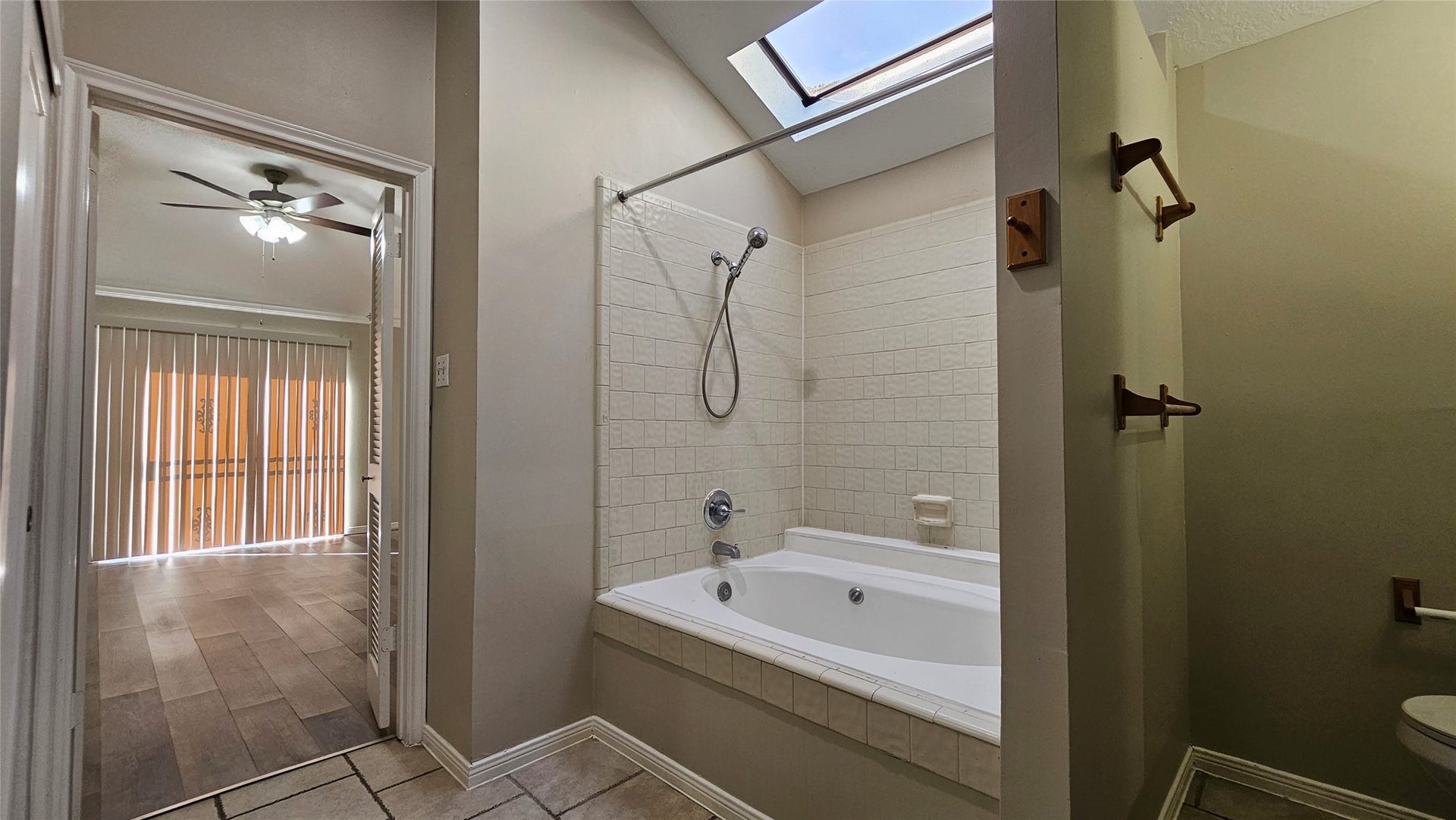 7811 Chinon Circle, Houston, TX 77071