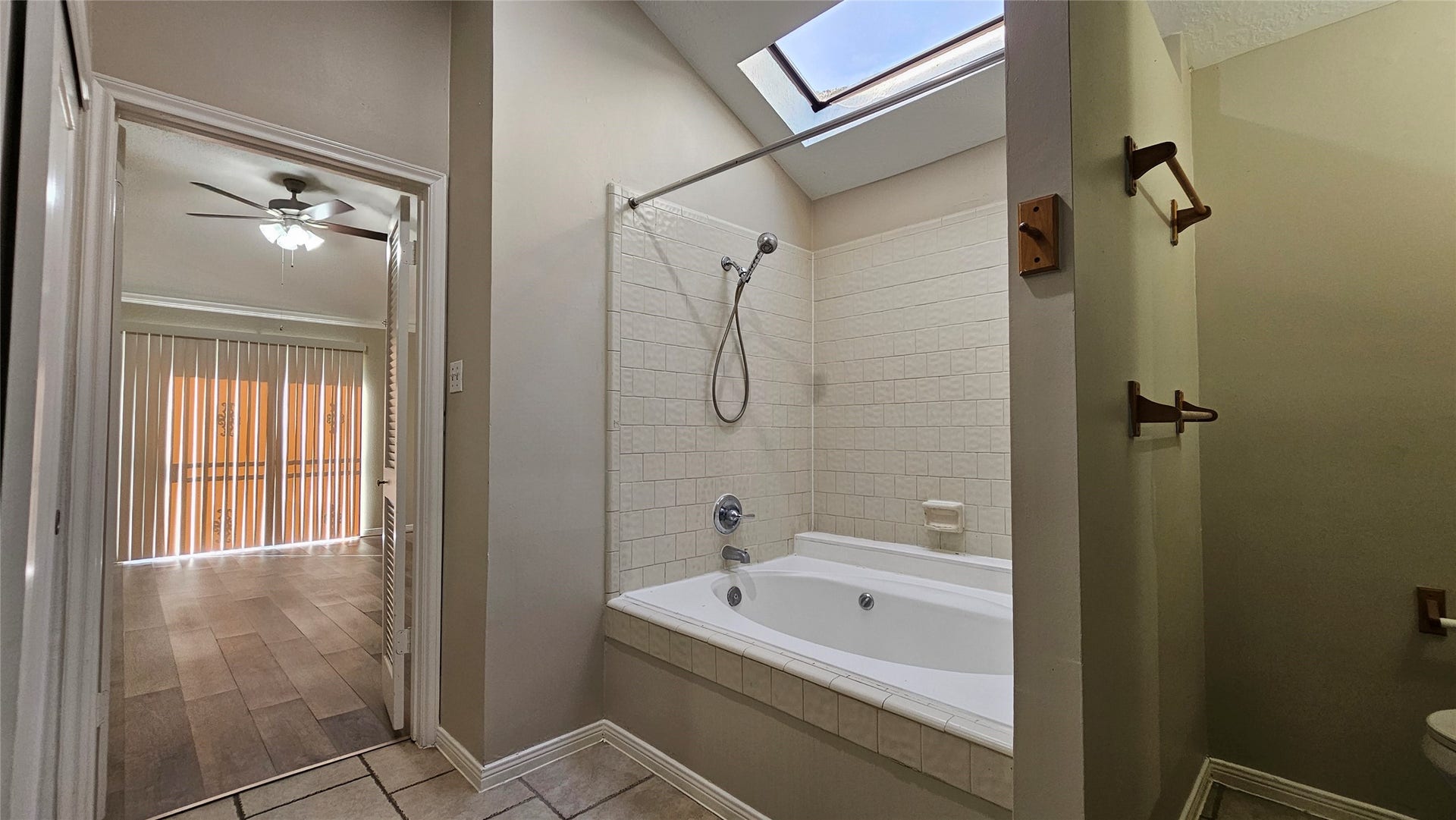 7811 Chinon Circle, Houston, TX 77071