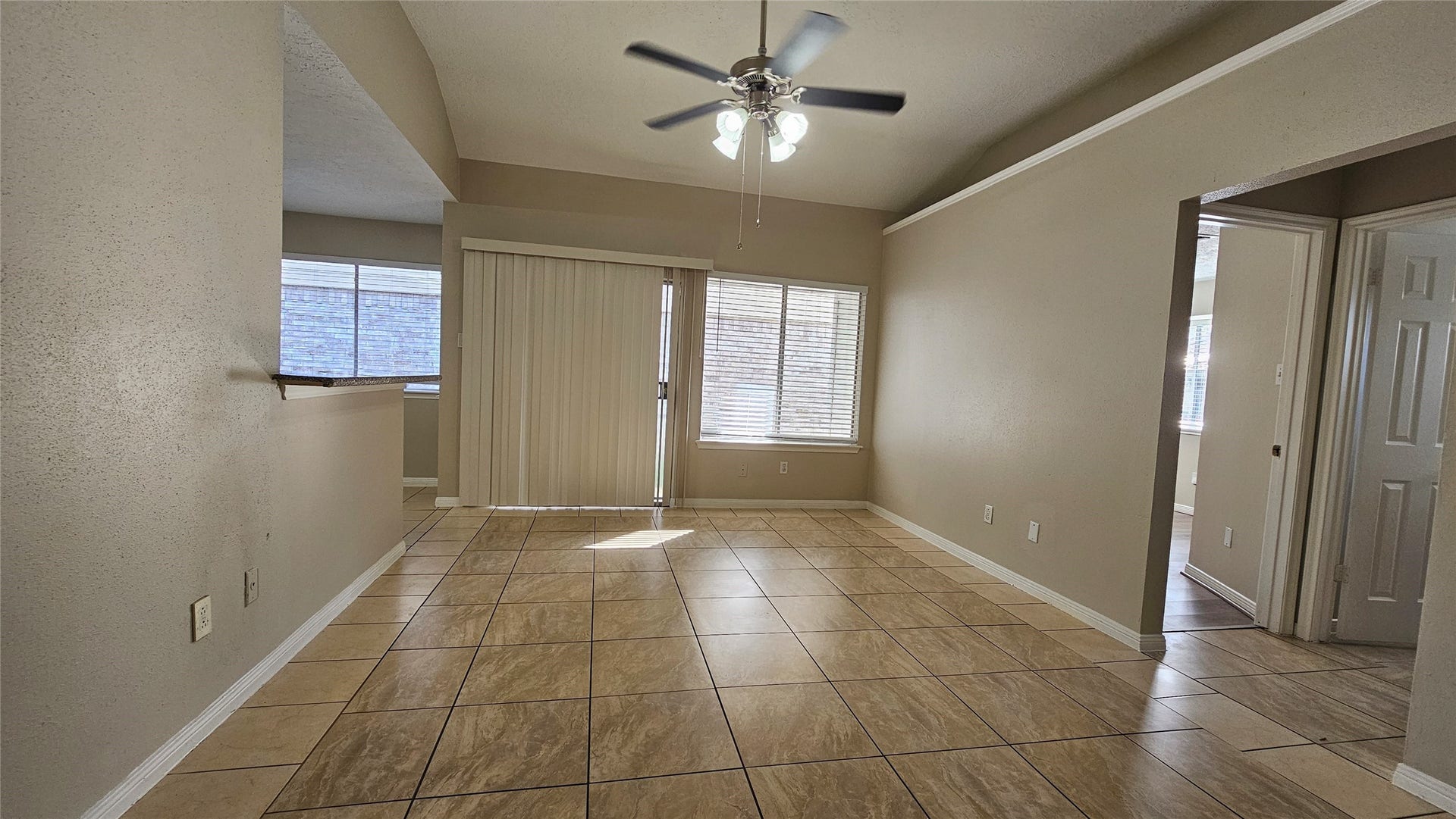 7811 Chinon Circle, Houston, TX 77071