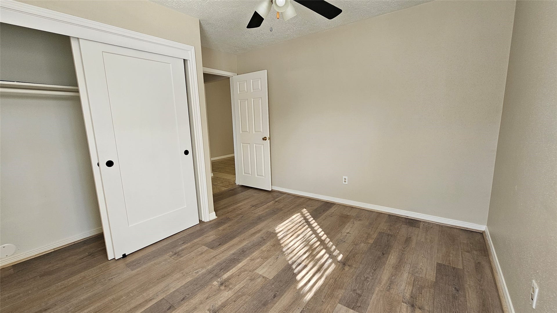 7811 Chinon Circle, Houston, TX 77071
