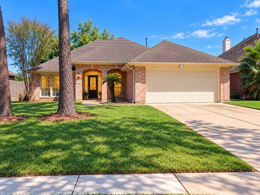 Property photo for 114 Crescent Bay Drive, League City, TX