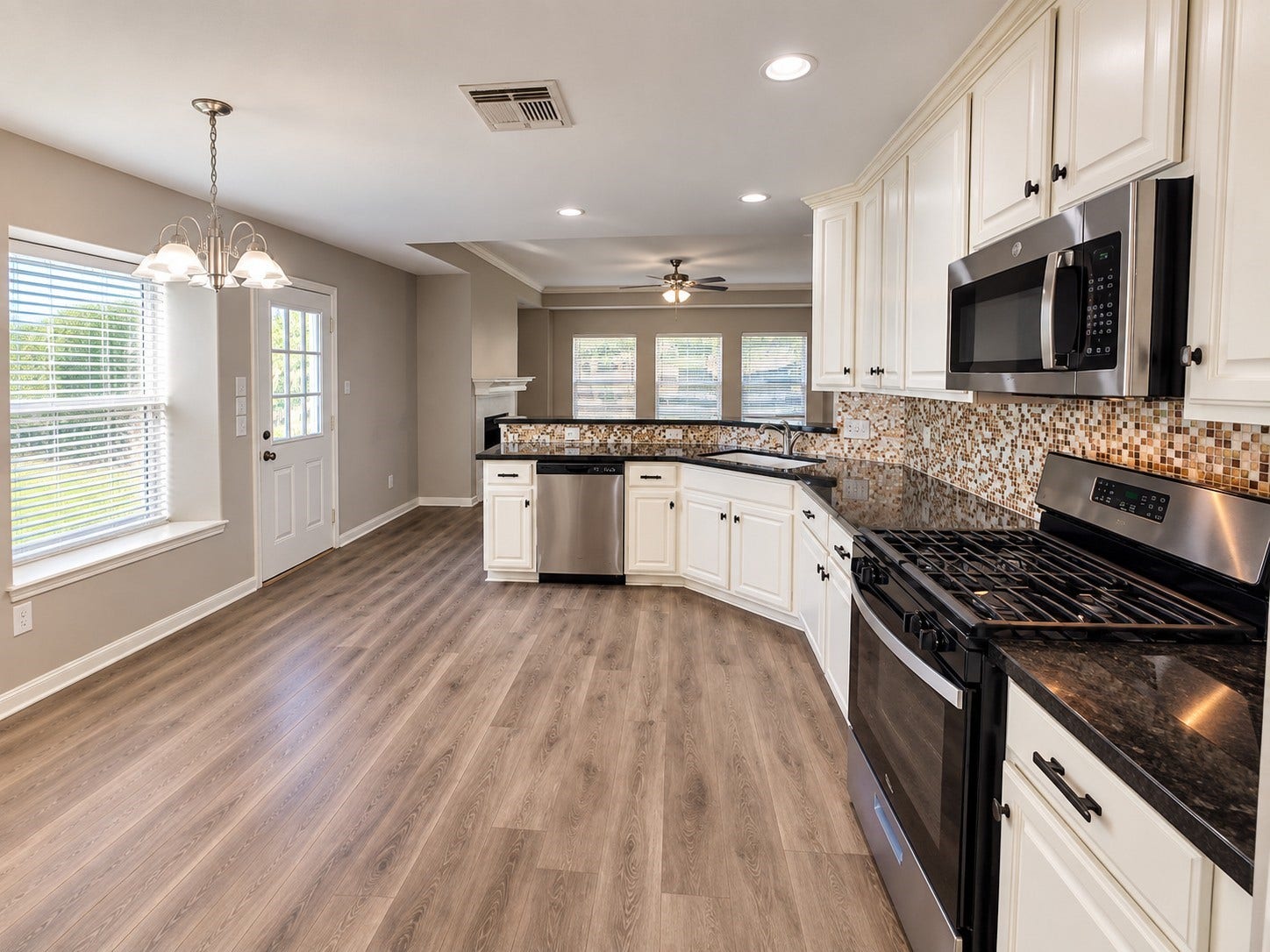 114 Crescent Bay Drive, League City, TX 77573 114 Crescent Bay Drive, League City, TX 77573